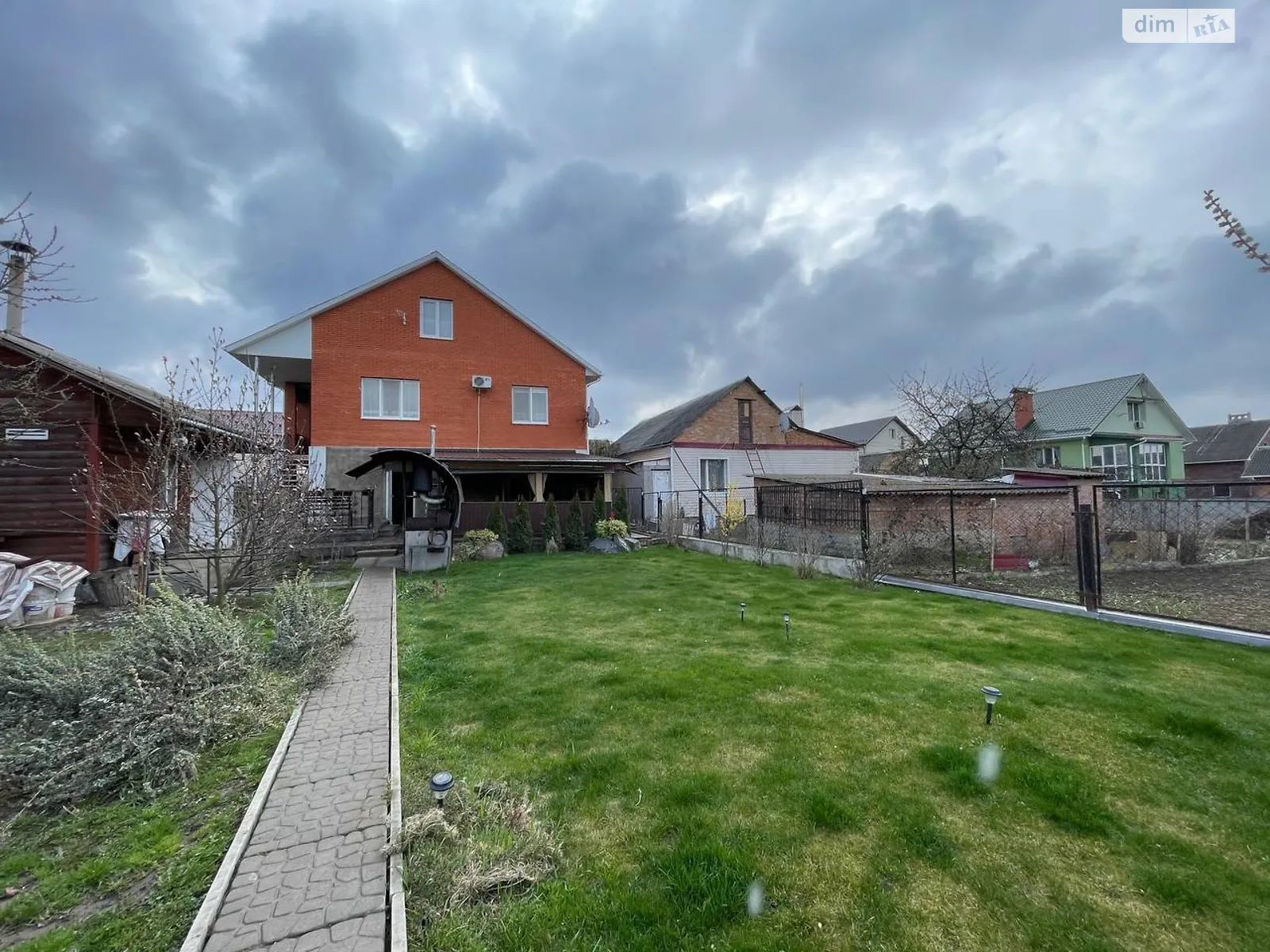 Продается дом на 2 этажа 190.6 кв. м с камином, цена: 155000 $ - фото 1