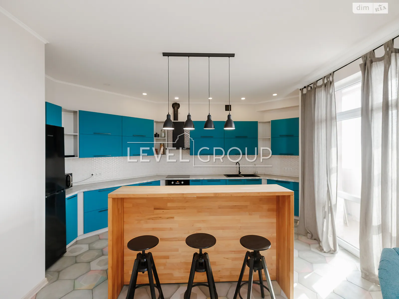 Сдается в аренду 3-комнатная квартира 174 кв. м в, цена: 2500 $ - фото 1