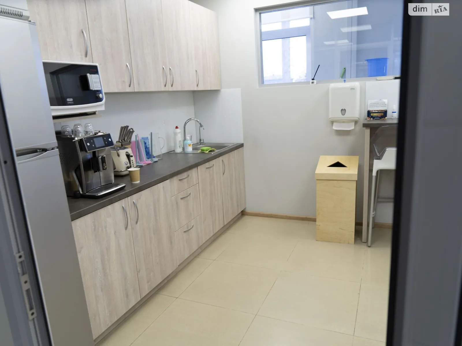Сдается в аренду офис 179.9 кв. м в бизнес-центре, цена: 87252 грн - фото 1