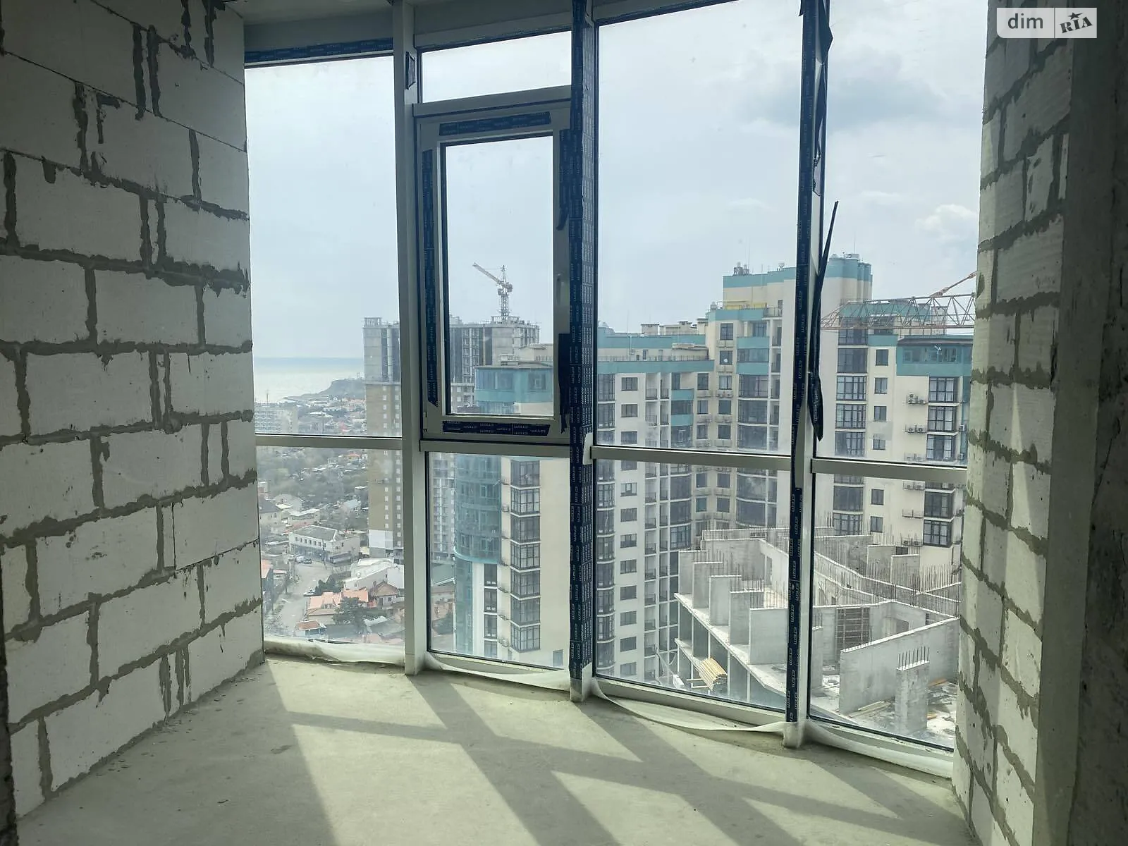 Продається 1-кімнатна квартира 61 кв. м у Одесі, Фонтанська дор. - фото 1