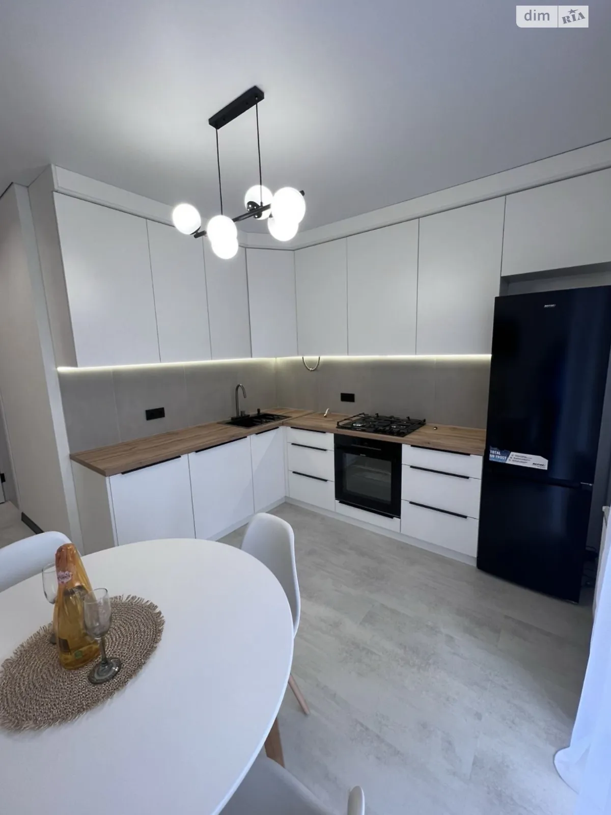 Продается 1-комнатная квартира 45 кв. м в Черновцах, ул. Роменская, 1Н - фото 1
