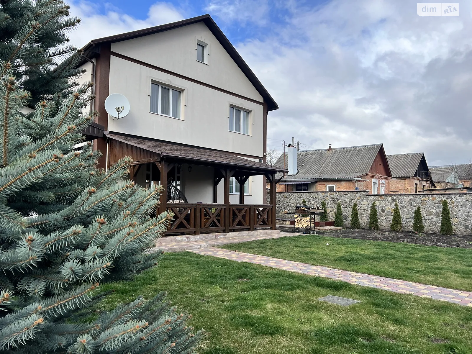 Продается дом на 2 этажа 142 кв. м с беседкой, цена: 259999 $ - фото 1