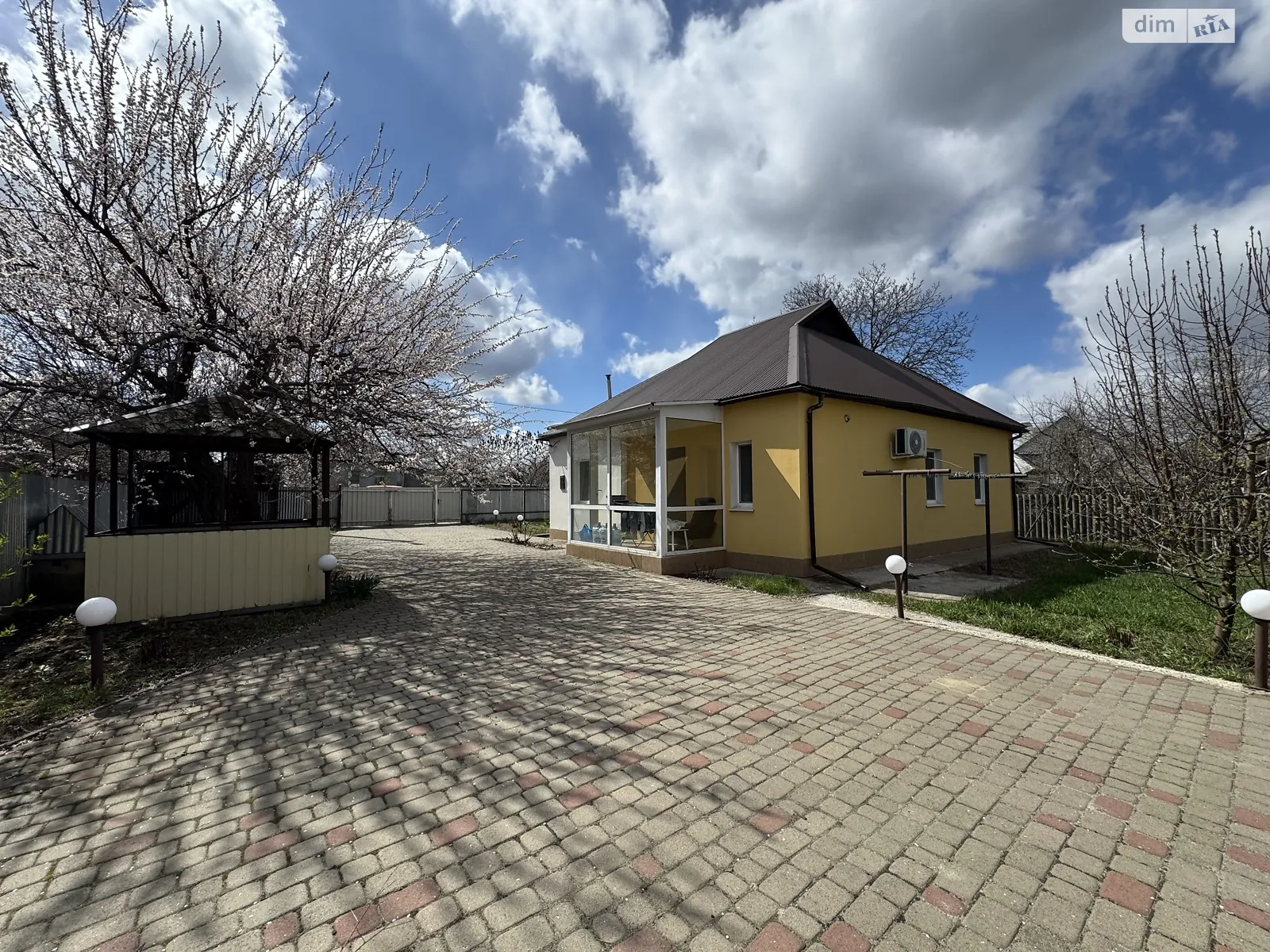 Продається одноповерховий будинок 64.7 кв. м з каміном, цена: 73999 $ - фото 1