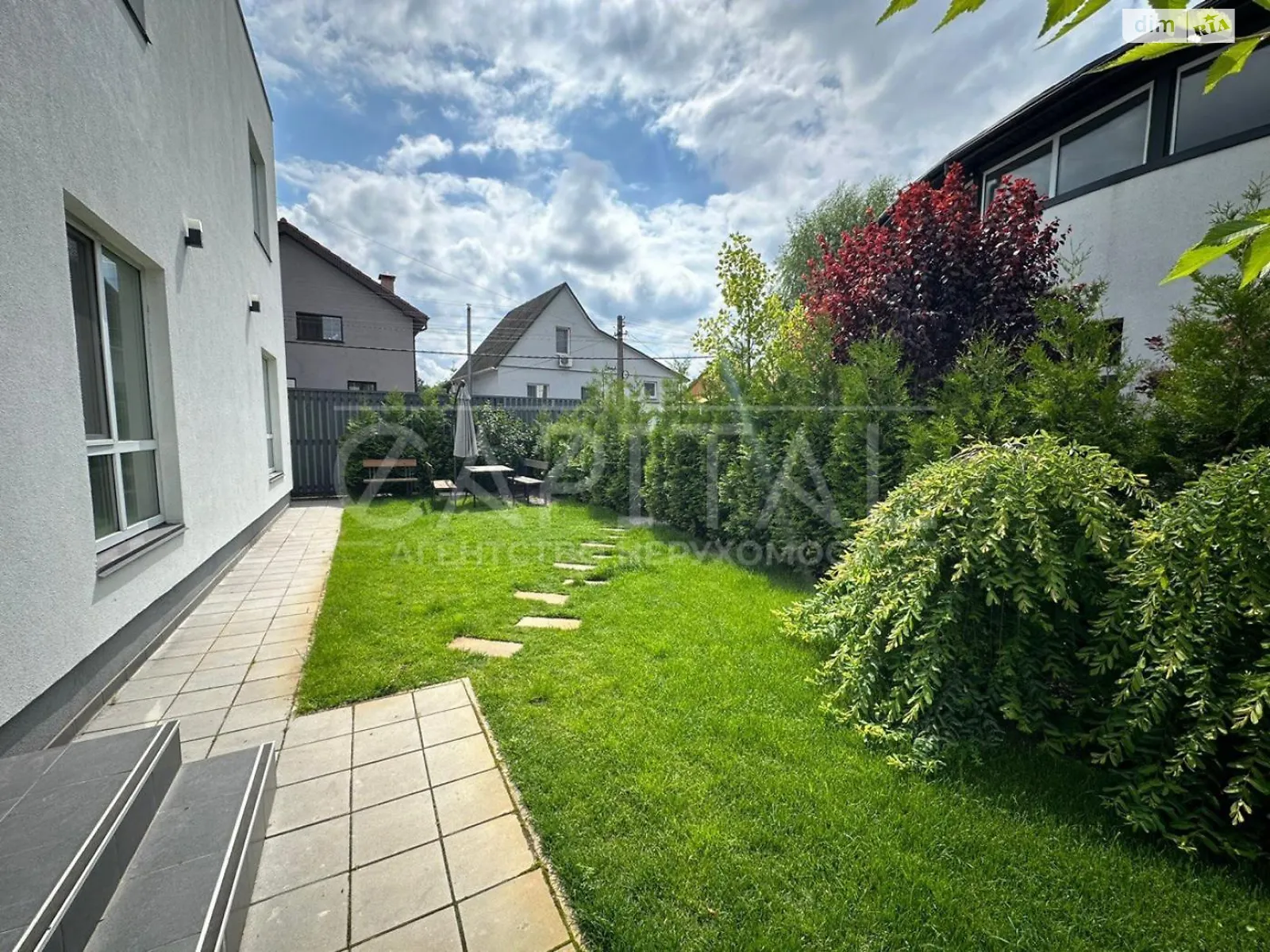 Сдается в аренду дом на 2 этажа 118 кв. м с камином, цена: 1200 $ - фото 1