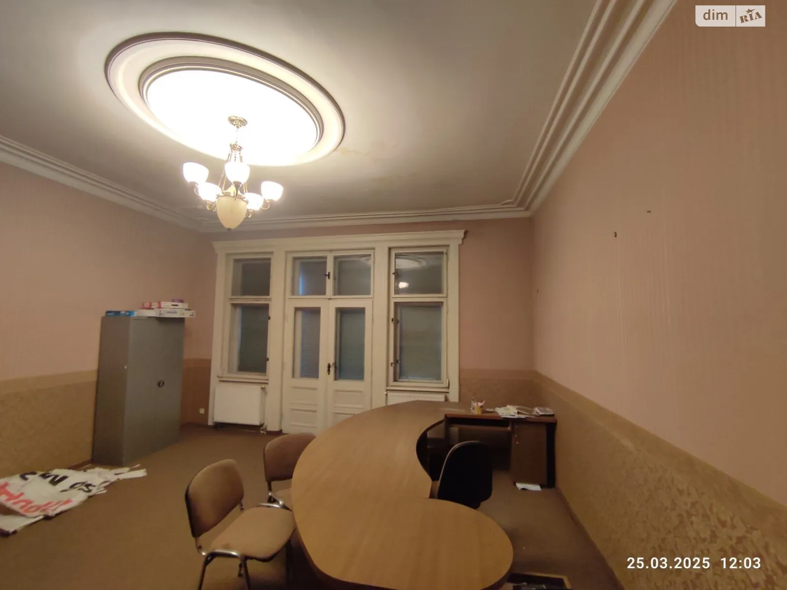 Продается 2-комнатная квартира 127 кв. м в Ужгороде, пл. Петефи Шандора, 25 - фото 1