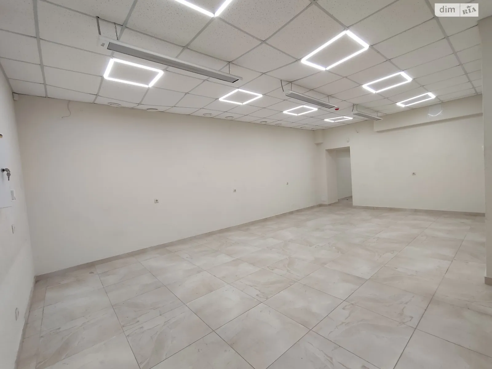 Здається в оренду приміщення вільного призначення 85 кв. м в 10-поверховій будівлі, цена: 17000 грн - фото 1