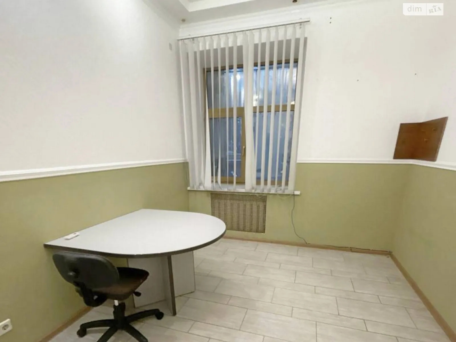 Сдается в аренду офис 20 кв. м в бизнес-центре, цена: 14060 грн - фото 1