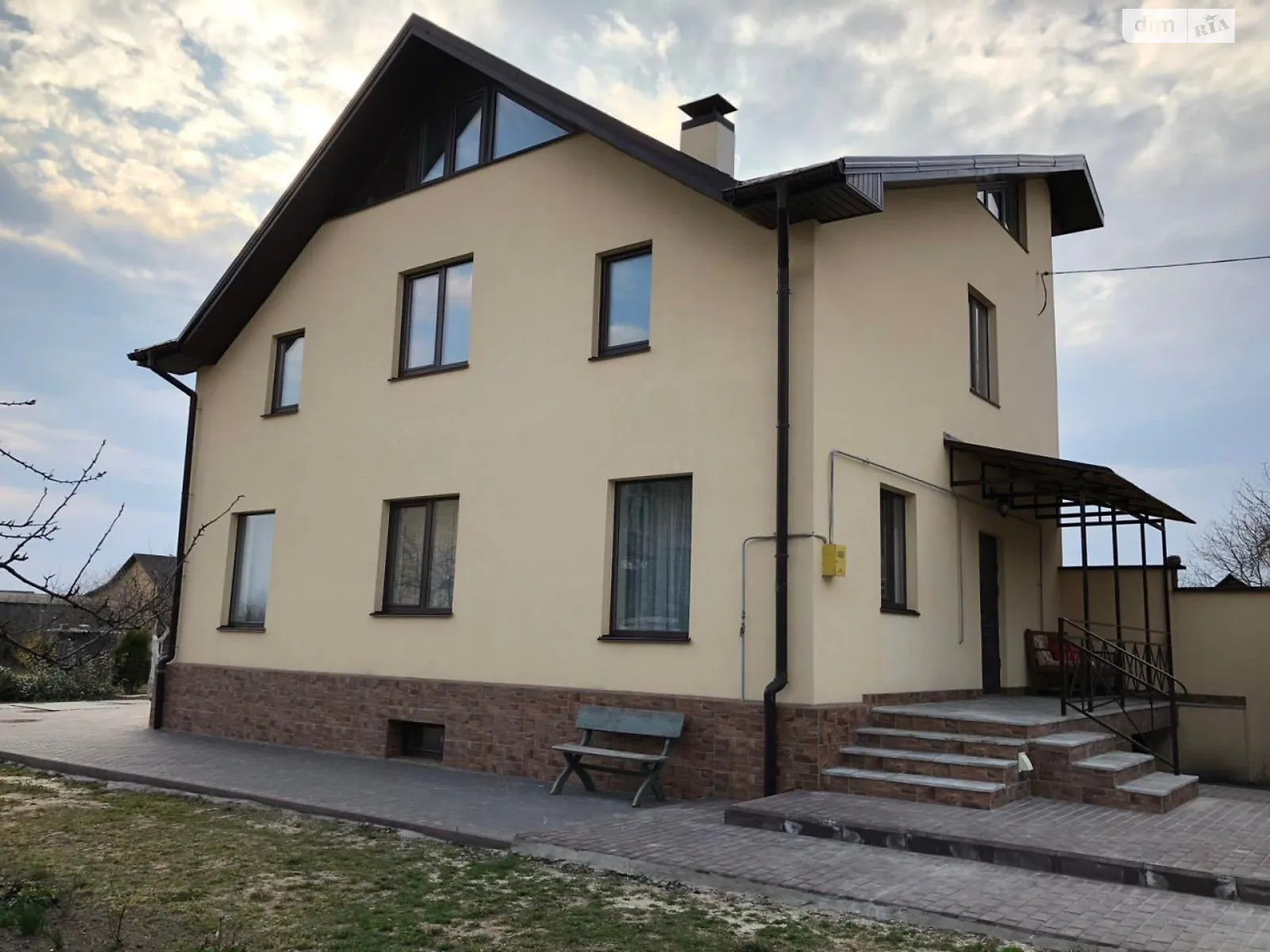 Продається будинок 2 поверховий 219.4 кв. м з каміном, цена: 145000 € - фото 1