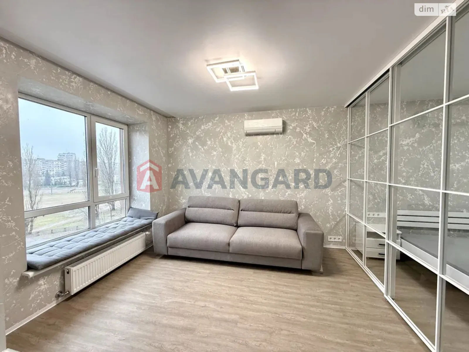 Продается 1-комнатная квартира 42 кв. м в Черкассах, ул. Вергая Виталия, 5 - фото 1