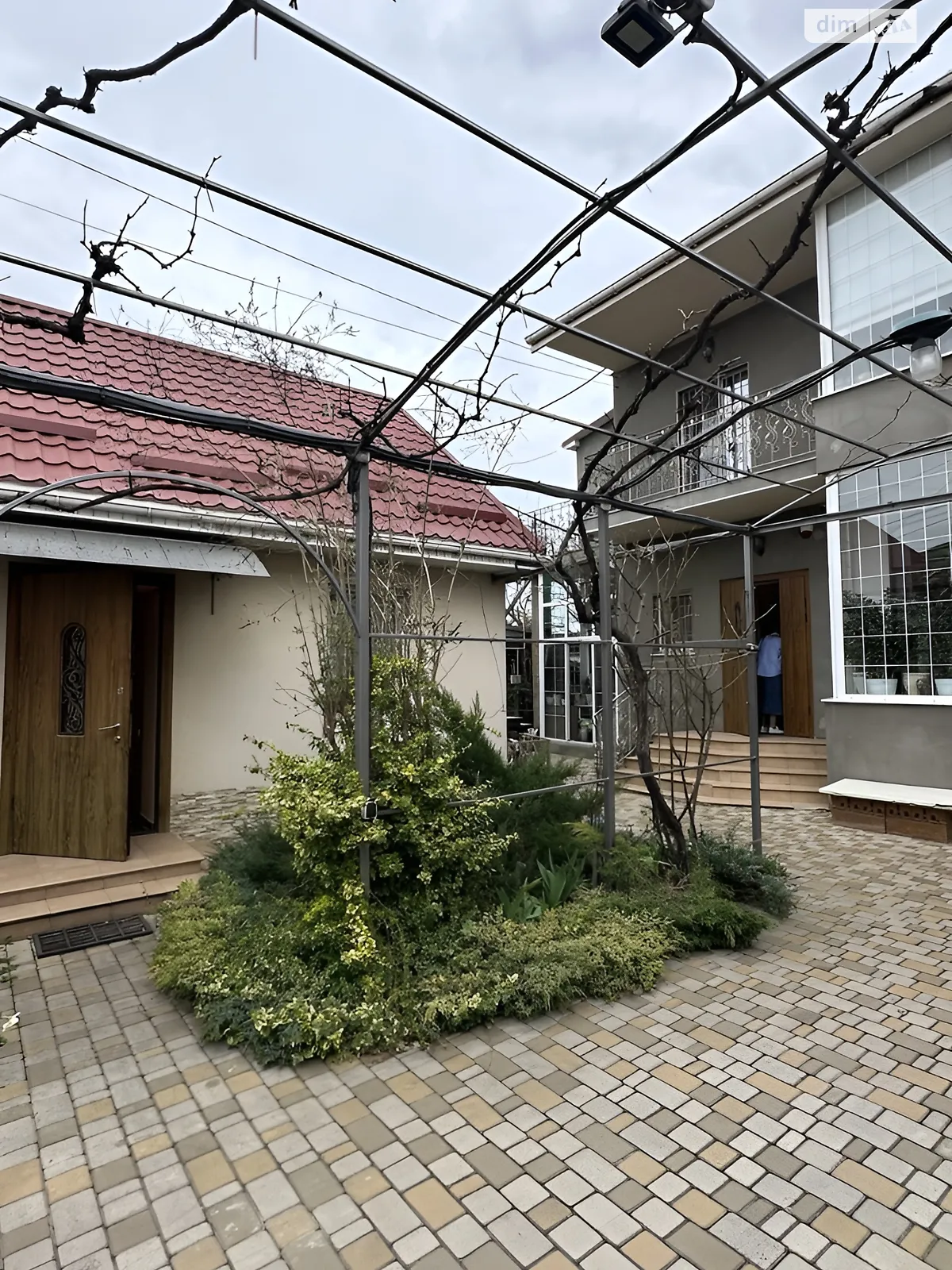 Продается дом на 2 этажа 242.8 кв. м с баней/сауной, цена: 185000 $ - фото 1