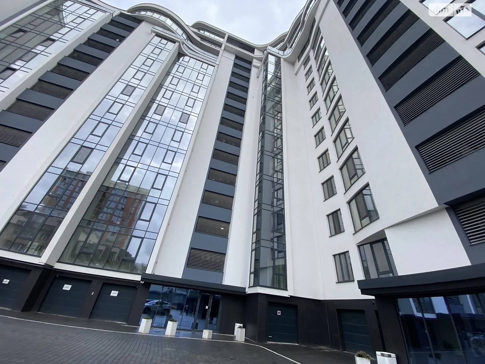 Продається 3-кімнатна квартира 104.3 кв. м у Івано-Франківську, вул. Гетьмана Івана Мазепи, 140А - фото 1