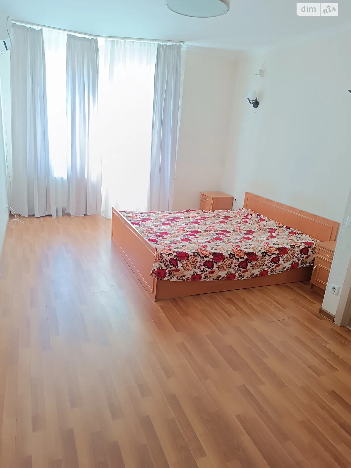 Продается 1-комнатная квартира 37.5 кв. м в Лиманке, мас. Радужный, 18 - фото 1