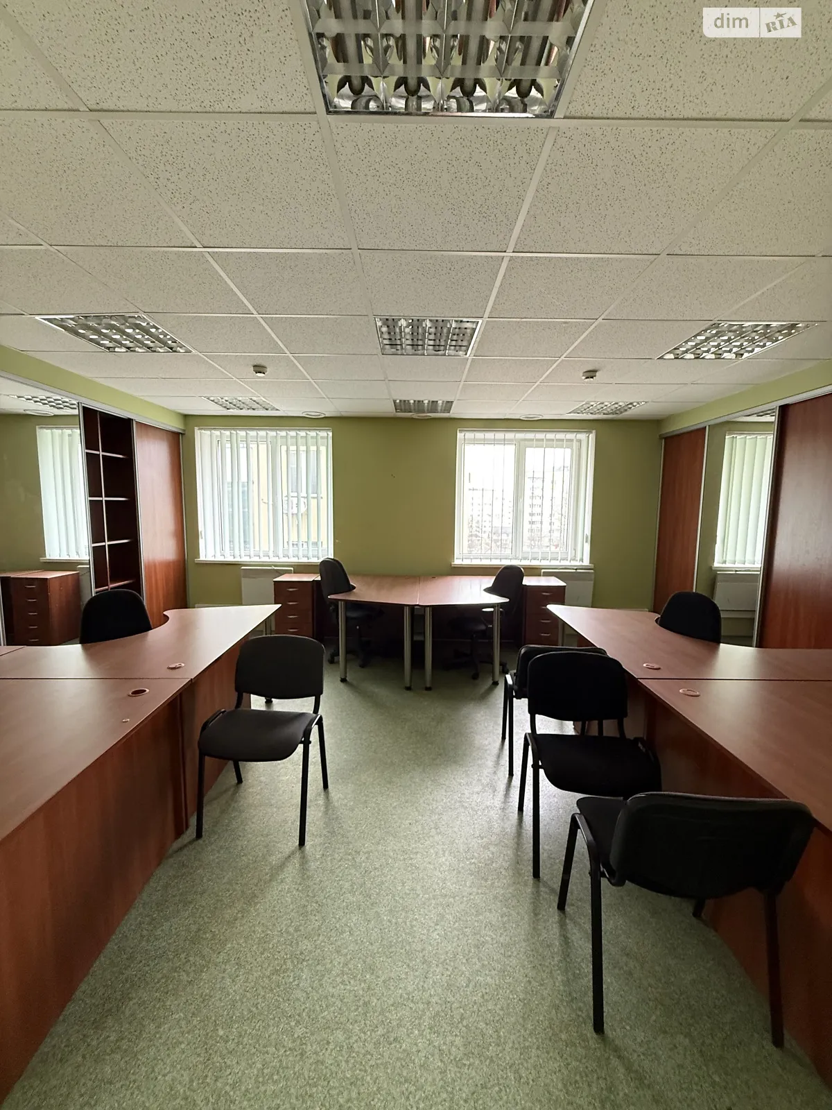 Продается офис 120 кв. м в бизнес-центре, цена: 110000 $ - фото 1