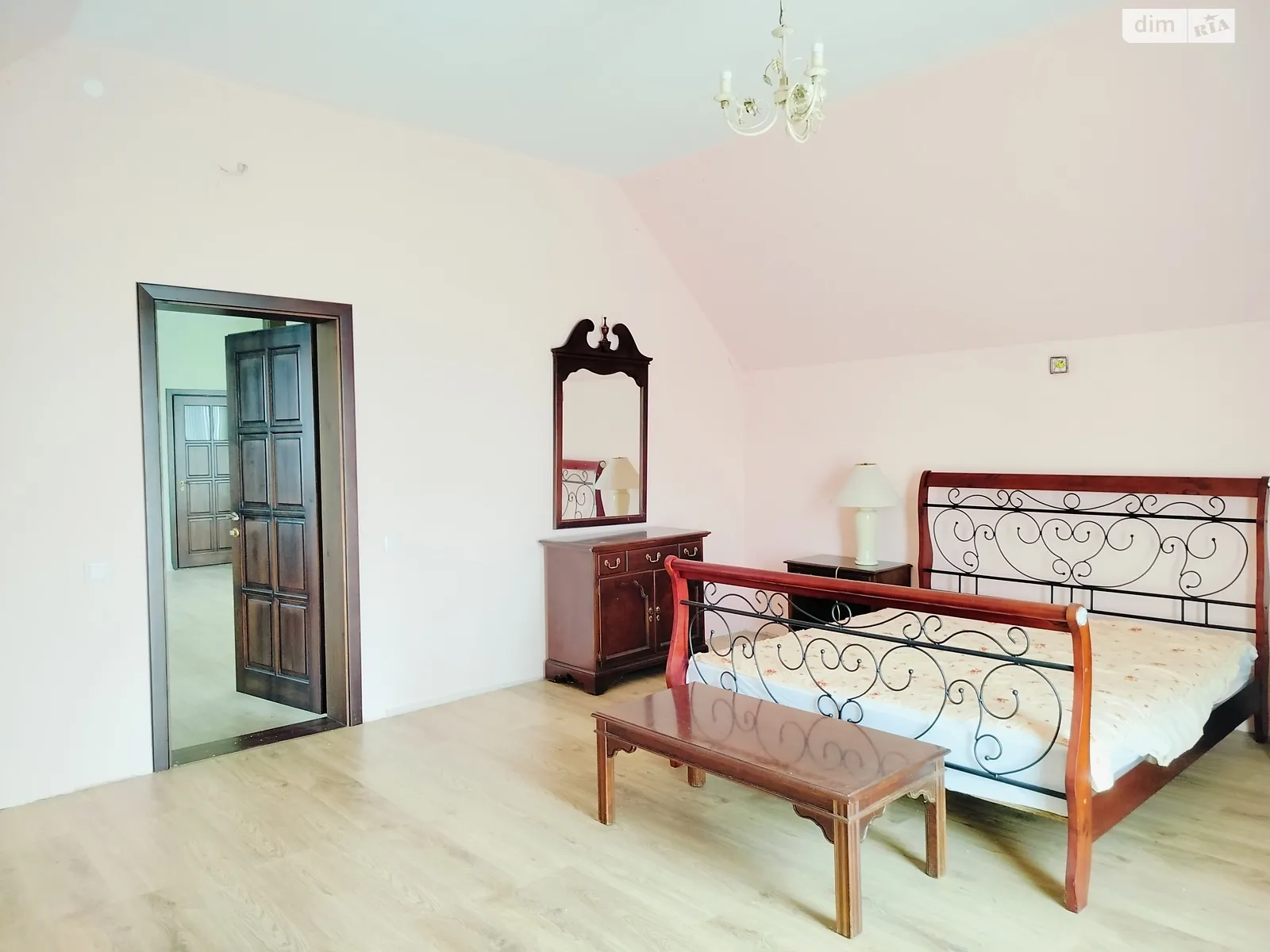 Продается дом на 2 этажа 215 кв. м с баней/сауной, цена: 149500 $ - фото 1