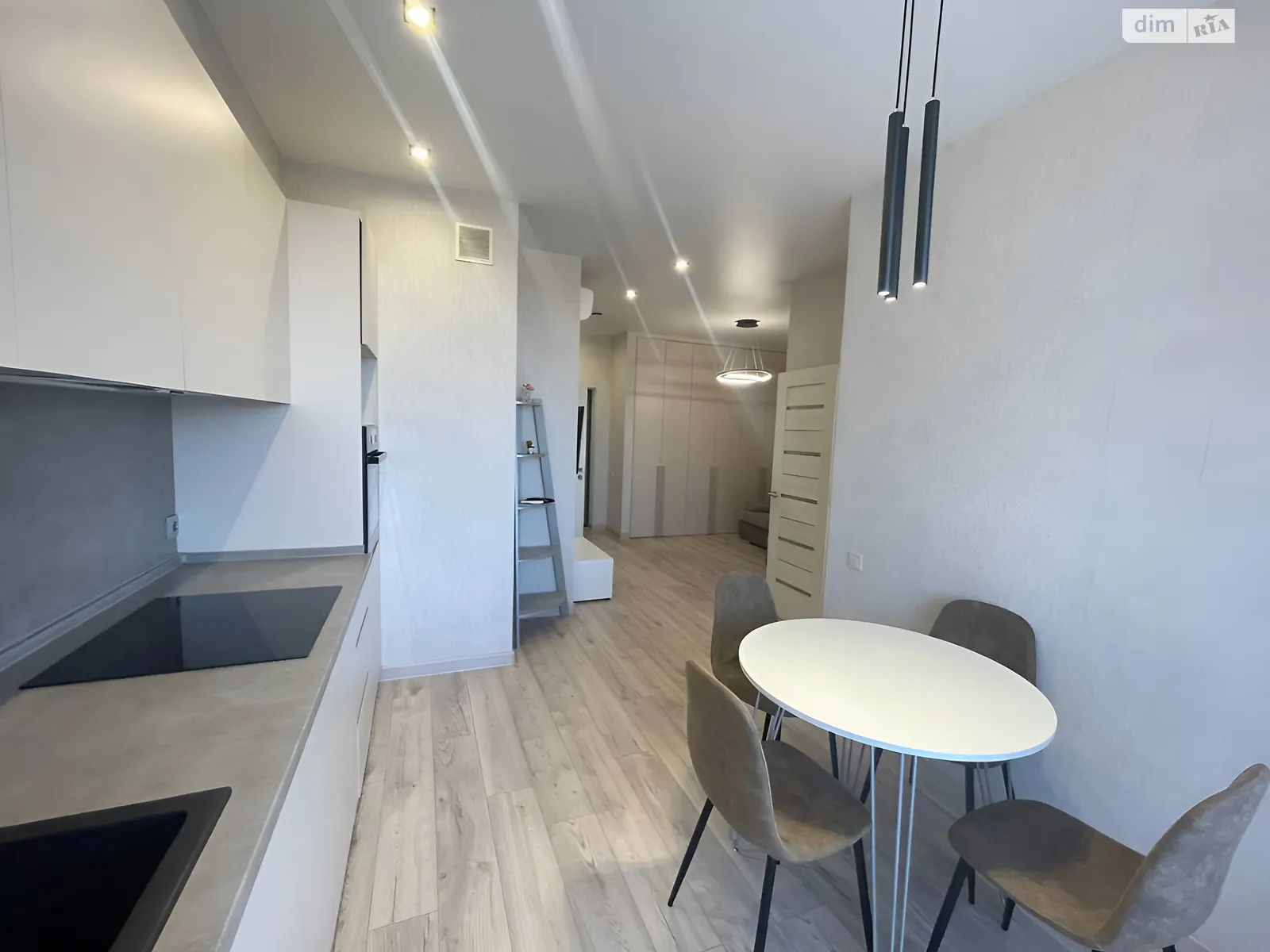 Продается 1-комнатная квартира 47 кв. м в Одессе, просп. Гагарина, 19 корпус 1 - фото 1