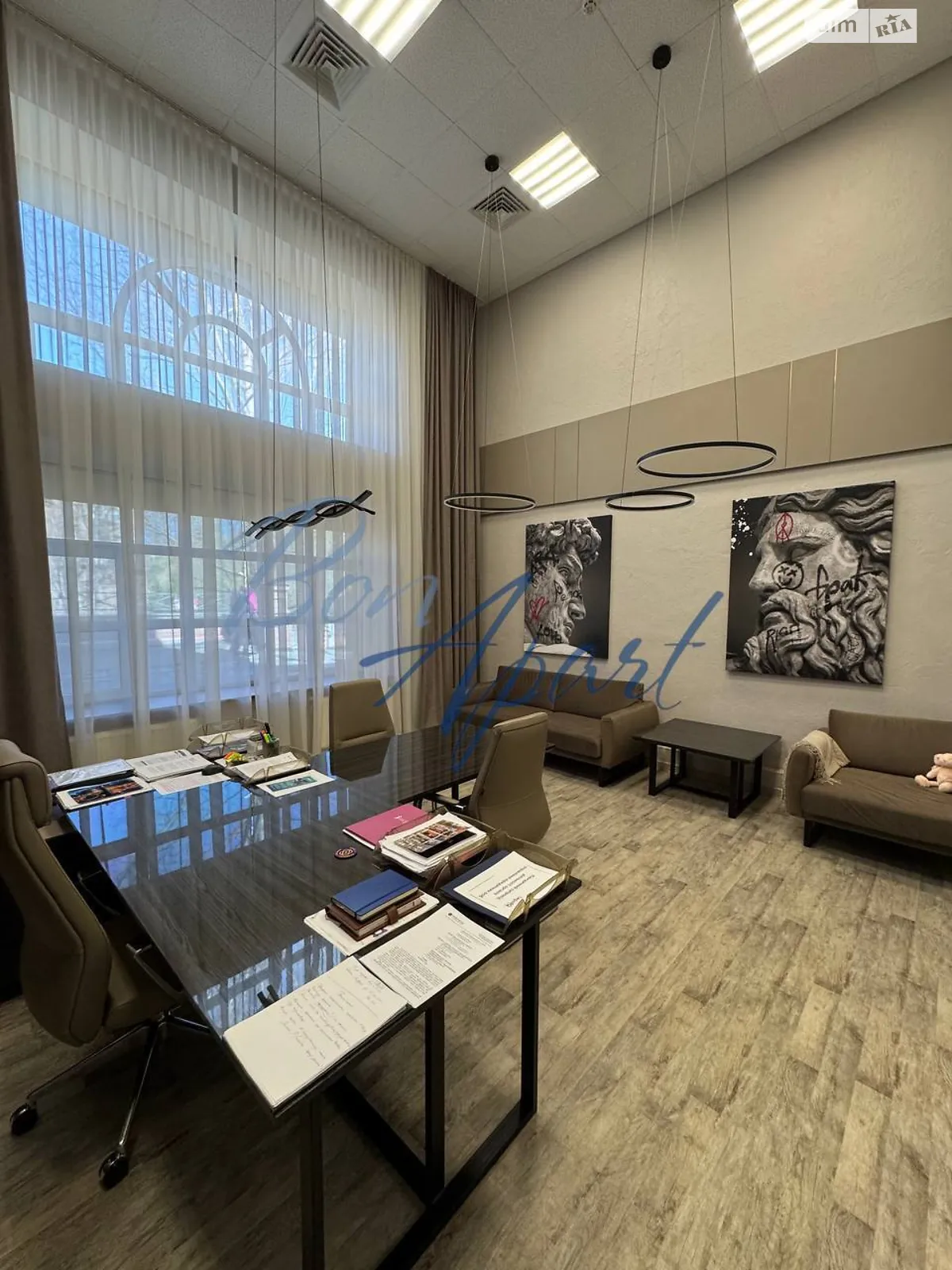 Сдается в аренду офис 300 кв. м в бизнес-центре, цена: 3600 $ - фото 1