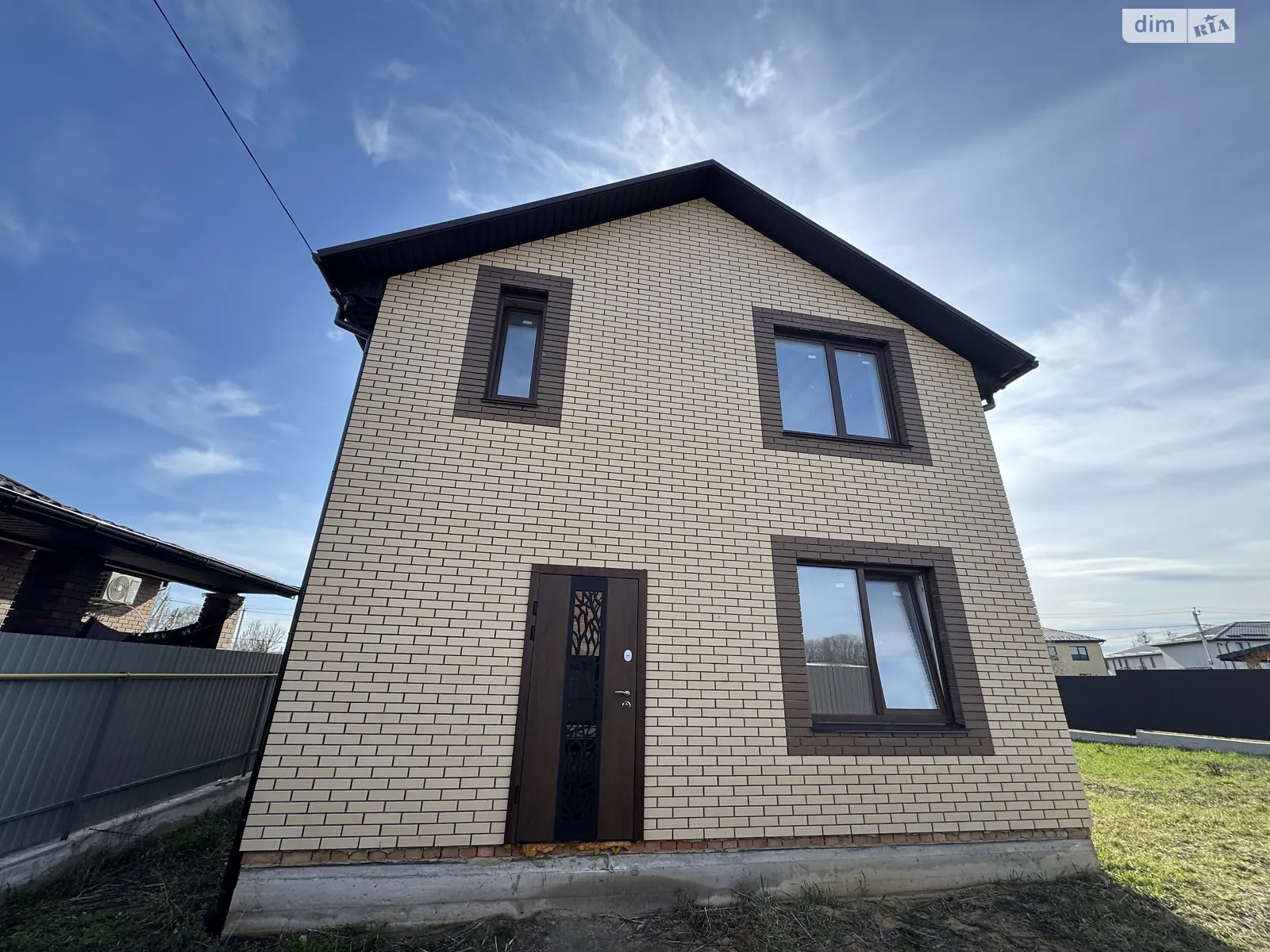 Продается дом на 3 этажа 115 кв. м с участком, цена: 86000 $ - фото 1