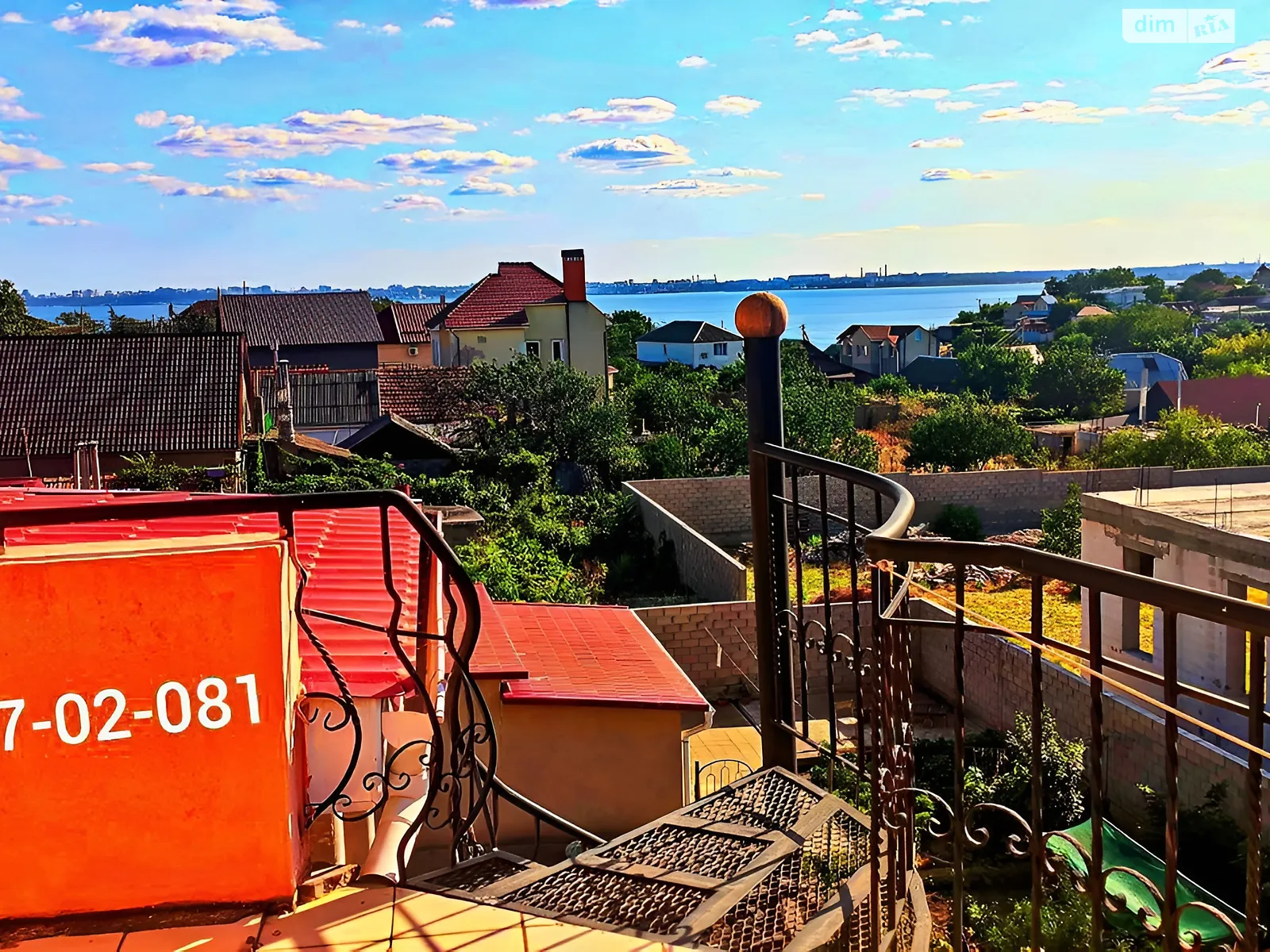 Продается дом на 3 этажа 914.7 кв. м с верандой, цена: 300000 $ - фото 1