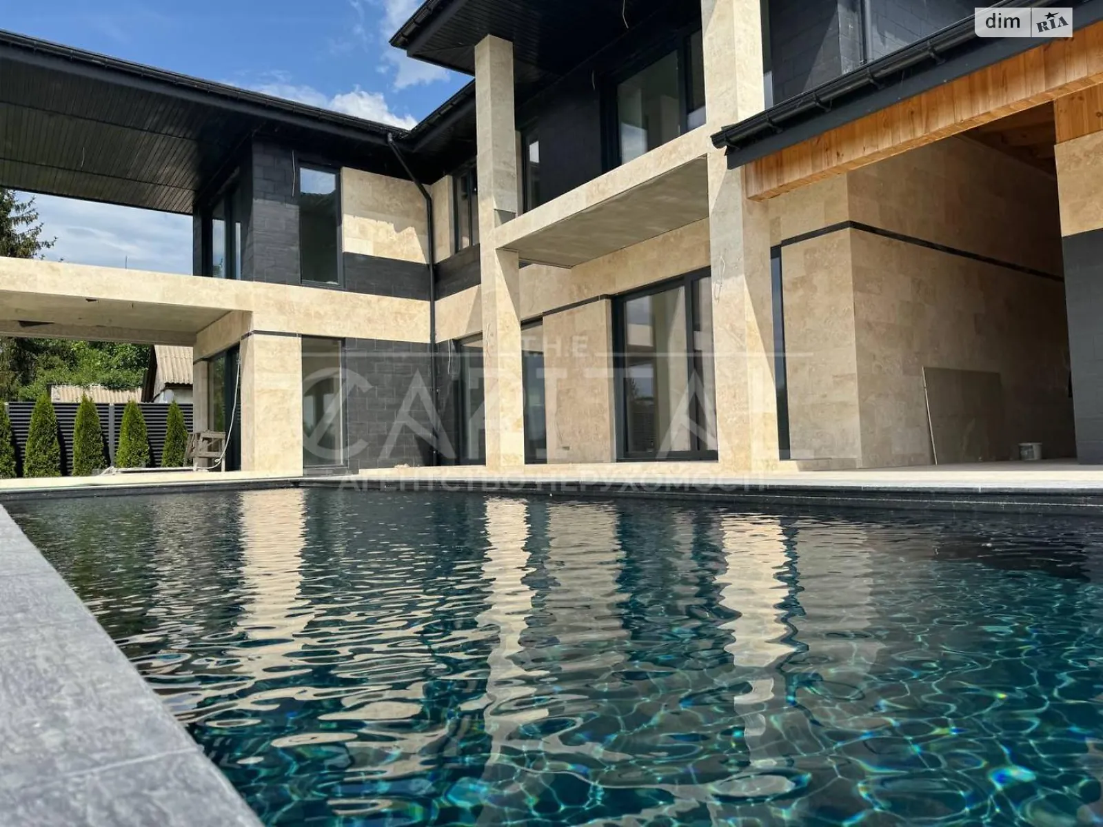Продается дом на 2 этажа 375 кв. м с камином, цена: 990000 $ - фото 1