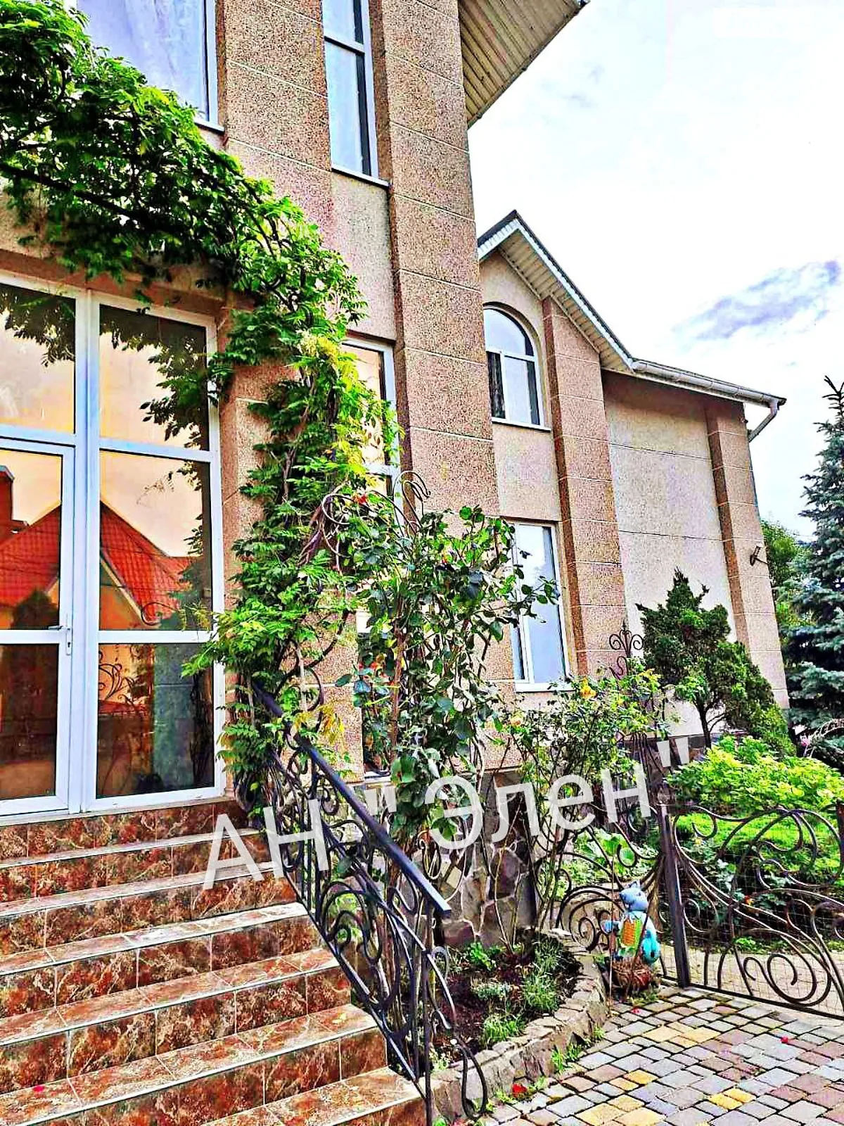 Продається будинок 3 поверховий 523 кв. м з терасою, цена: 300000 $ - фото 1