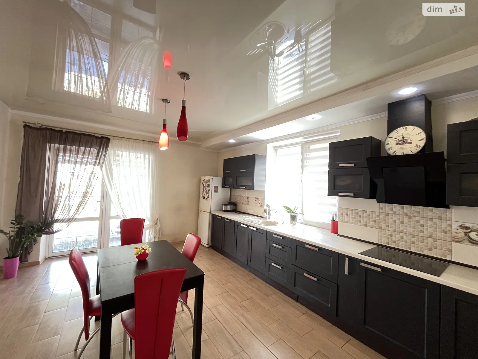 Продается дом на 2 этажа 197 кв. м с участком, цена: 165000 $ - фото 1