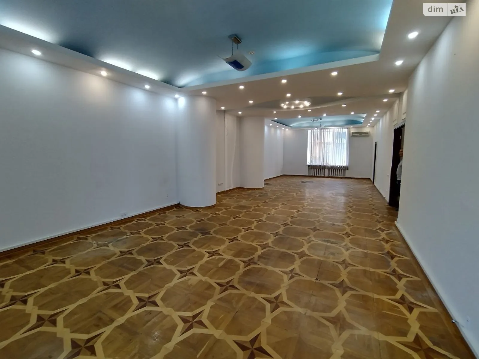 Сдается в аренду офис 269 кв. м в бизнес-центре, цена: 88770 грн - фото 1