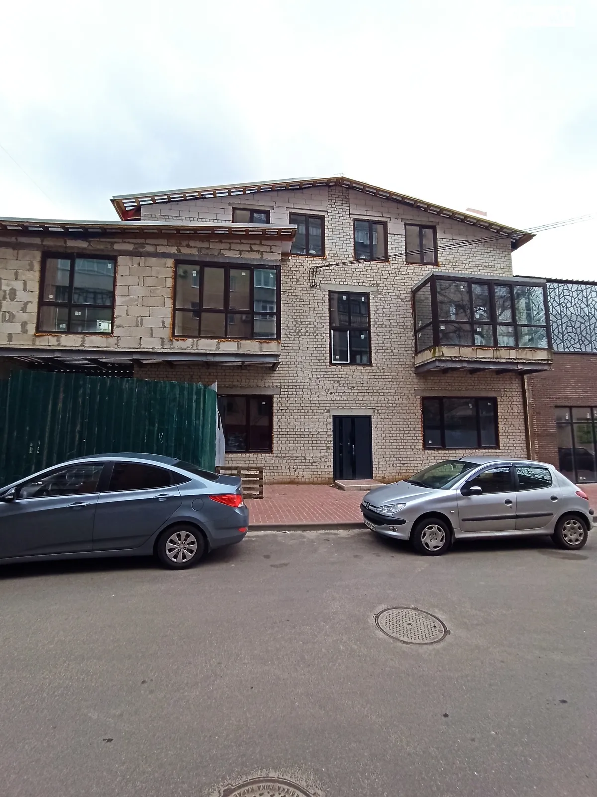 Продается офис 97 кв. м в бизнес-центре, цена: 45000 $ - фото 1