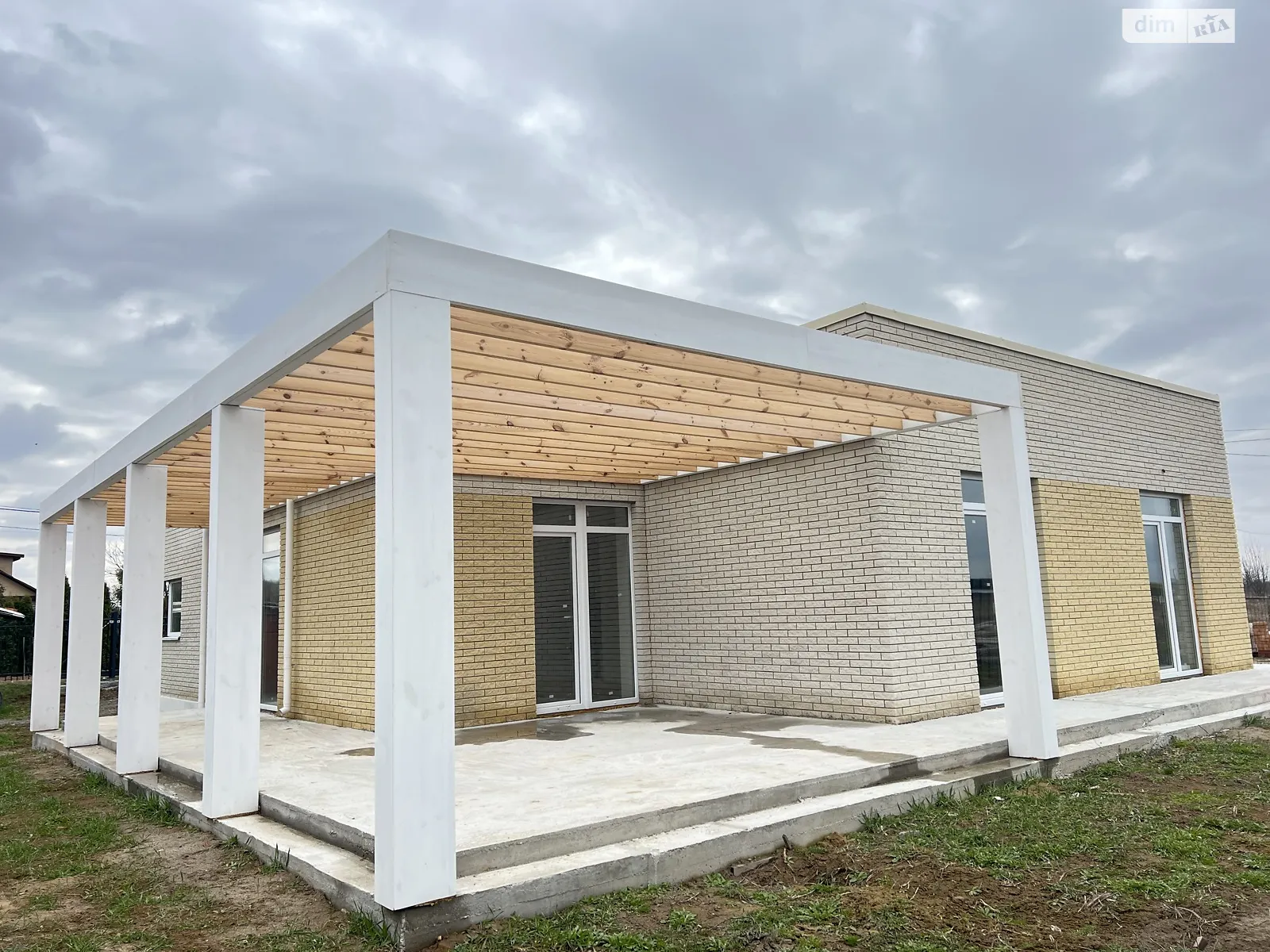 Продается одноэтажный дом 110 кв. м с камином, цена: 80000 $ - фото 1