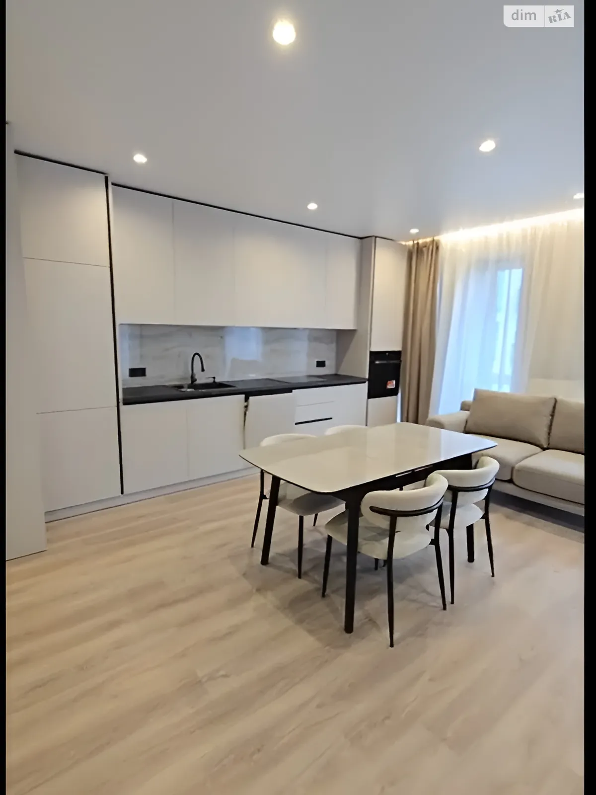 Продается 2-комнатная квартира 58 кв. м в Ужгороде, ул. Легоцкого, 64А - фото 1