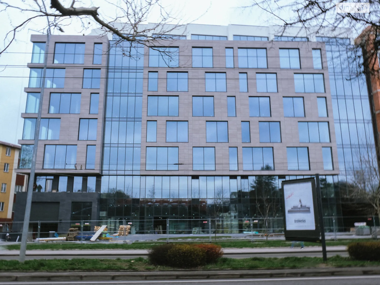 Продается офис 135.41 кв. м в бизнес-центре, цена: 270820 $ - фото 1