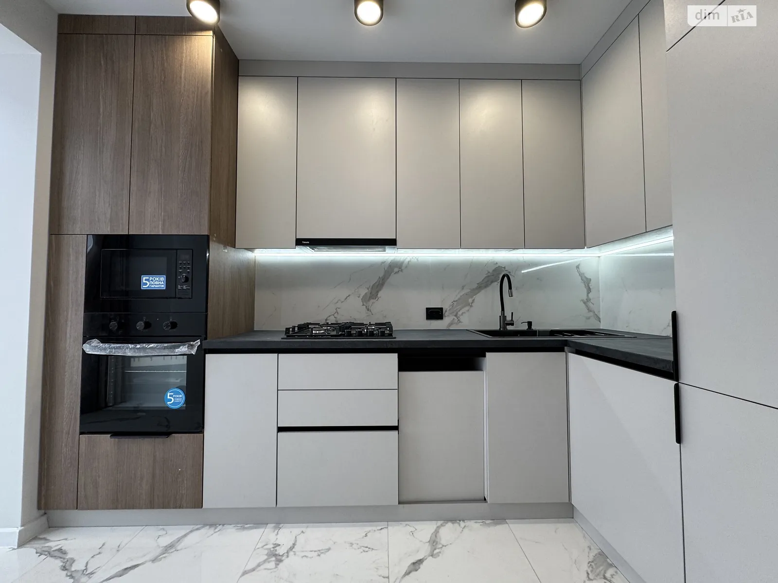 Продается 1-комнатная квартира 41.2 кв. м в Ивано-Франковске, ул. Высочана Семена, 18 корпус 15 - фото 1