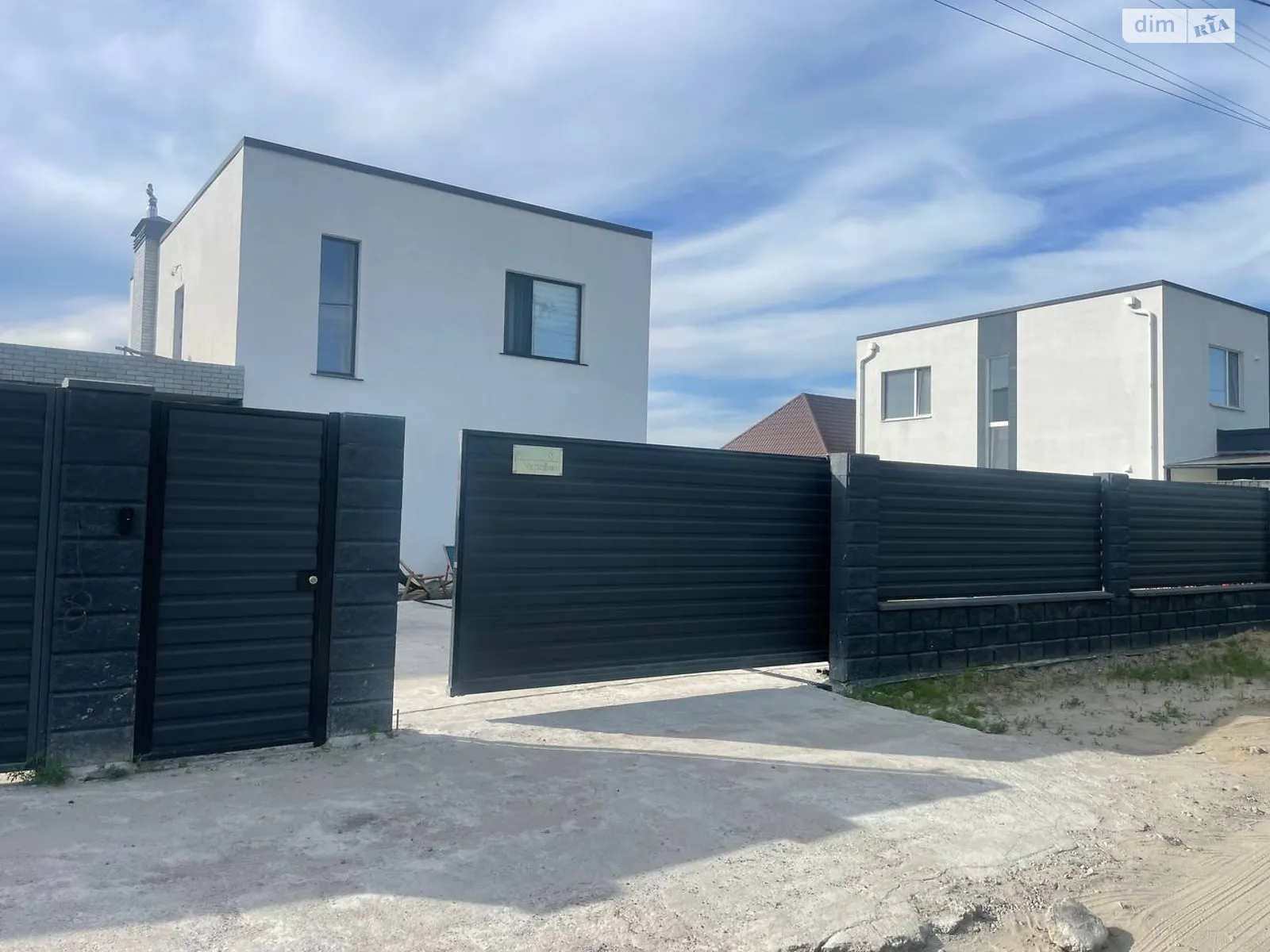 Продается дом на 2 этажа 164.3 кв. м с гаражом, цена: 150000 $ - фото 1