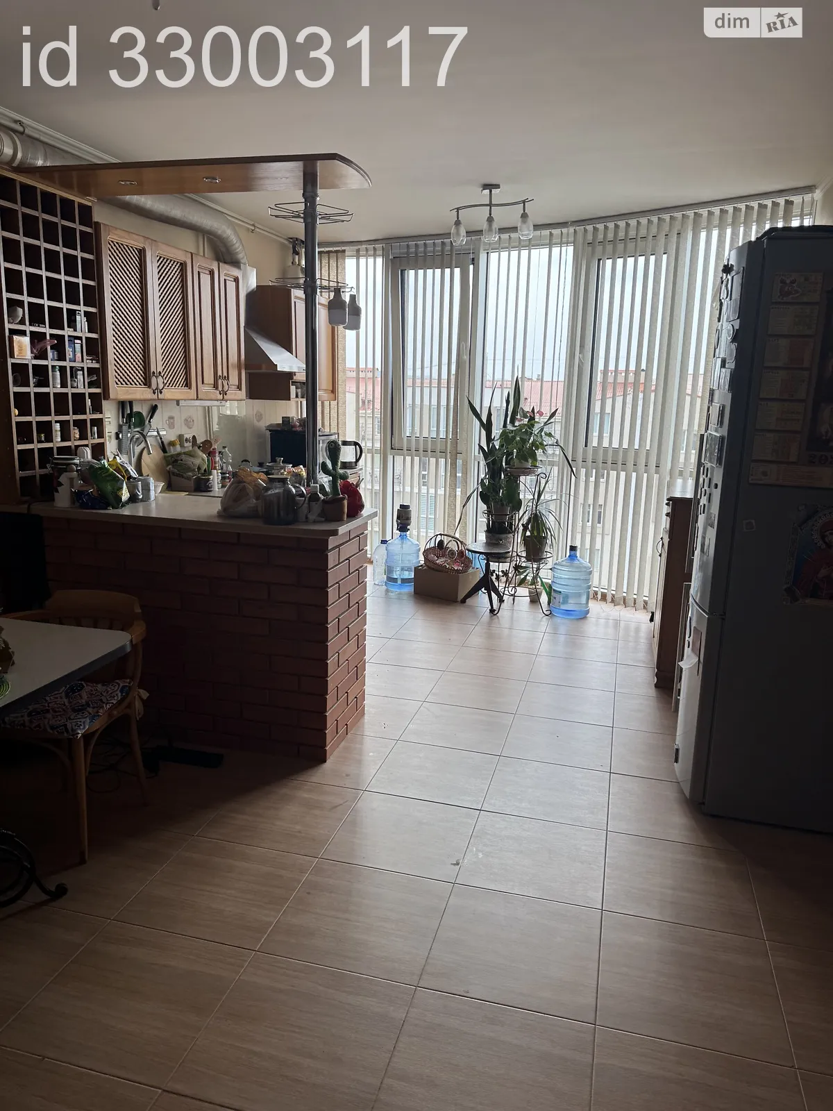 Продается 3-комнатная квартира 104.2 кв. м в Черновцах - фото 1