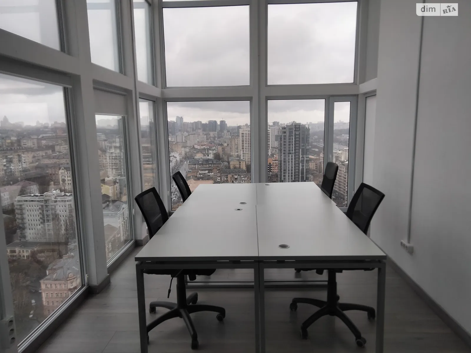 Сдается в аренду офис 134.4 кв. м в бизнес-центре, цена: 2350 $ - фото 1