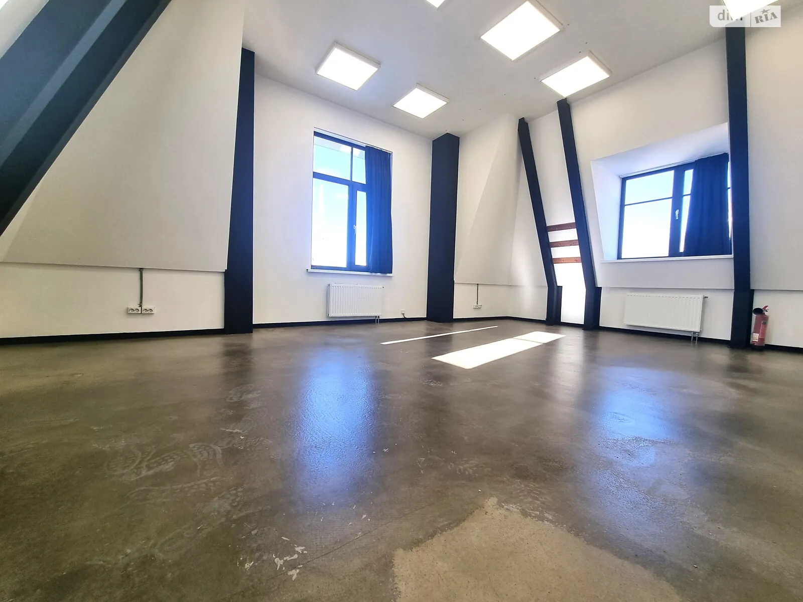 Сдается в аренду офис 931.2 кв. м в бизнес-центре, цена: 525000 грн - фото 1