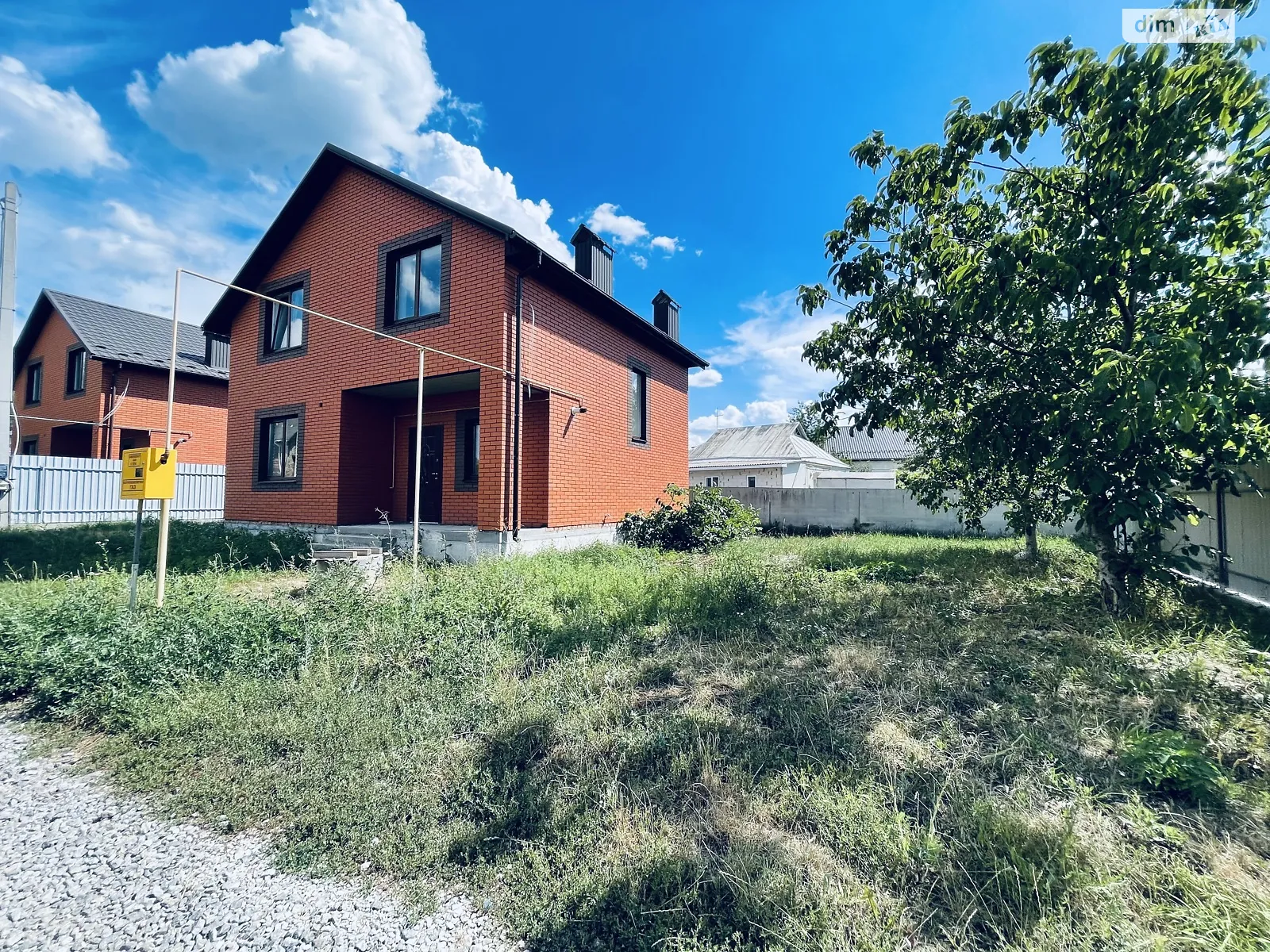 Продается дом на 2 этажа 108 кв. м с бассейном, цена: 82000 $ - фото 1