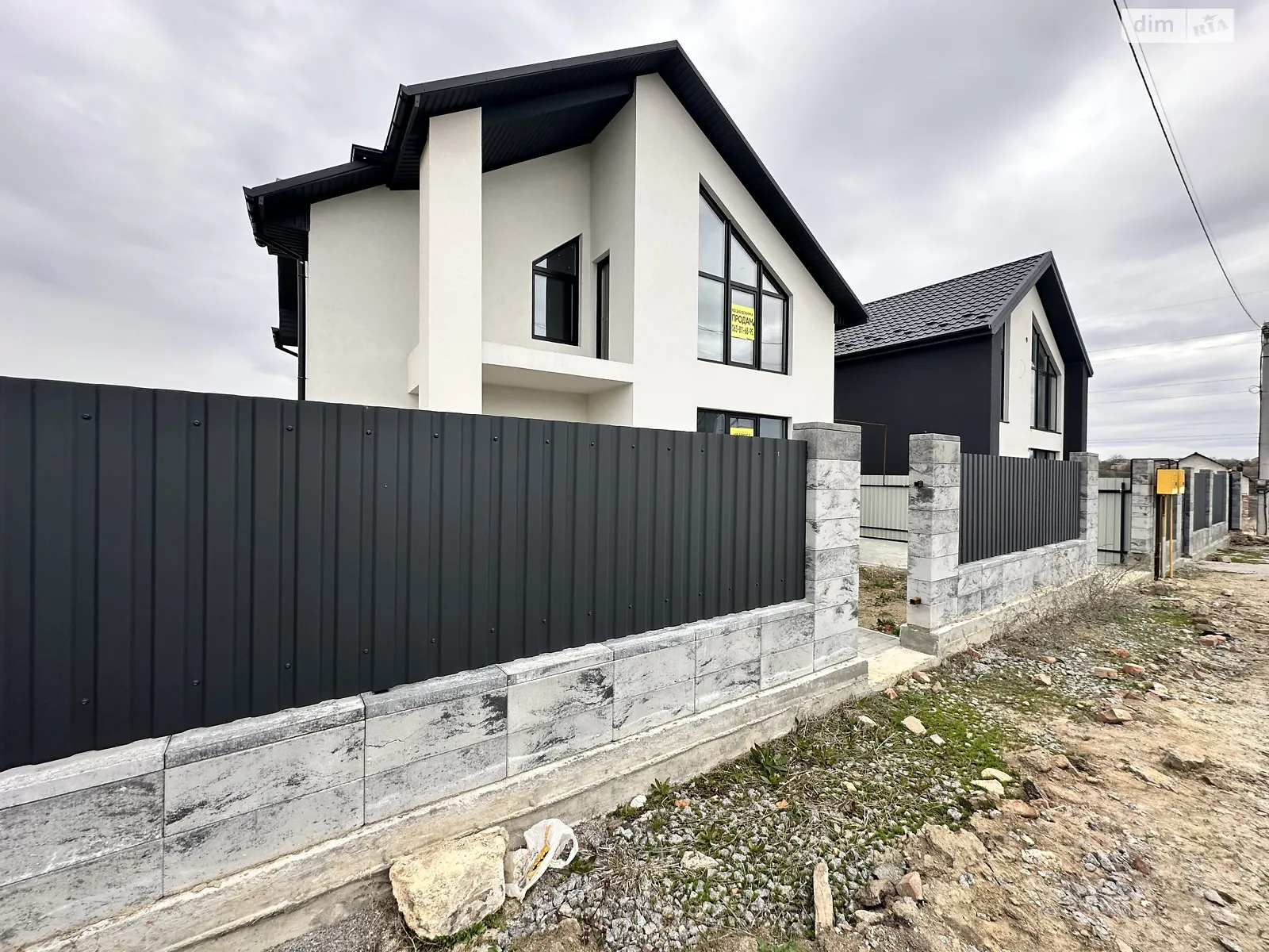 Продается дом на 2 этажа 119 кв. м с бассейном, цена: 79990 $ - фото 1