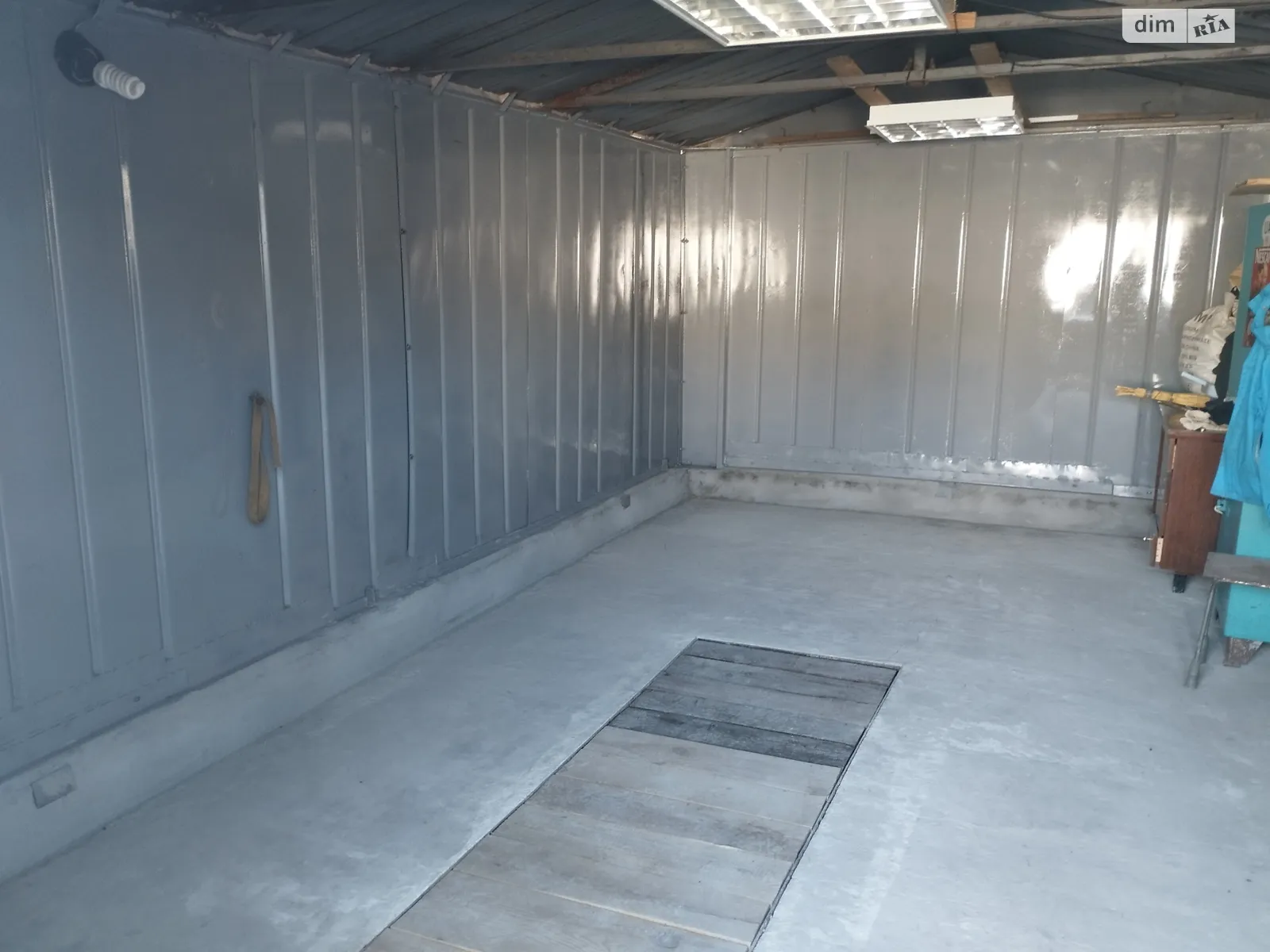 Продается место в гаражном кооперативе под легковое авто на 18 кв. м, цена: 3600 $ - фото 1