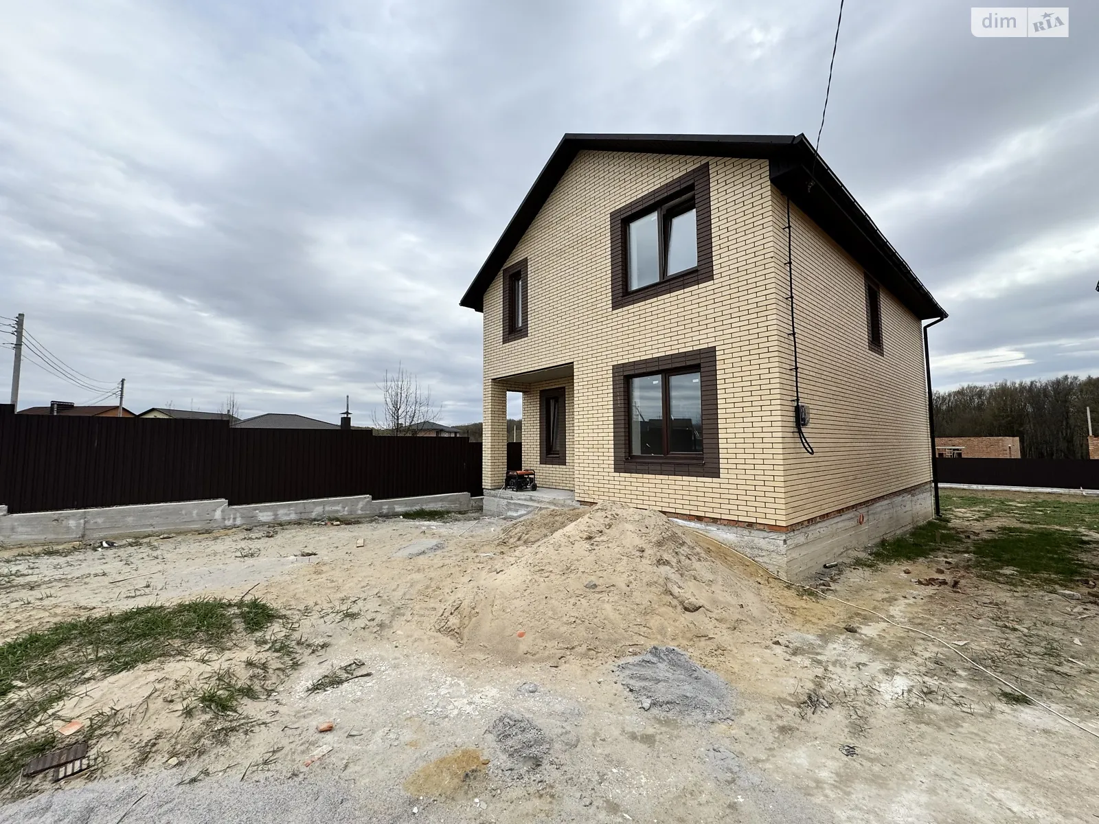 Продается дом на 2 этажа 125 кв. м с подвалом, цена: 92999 $ - фото 1