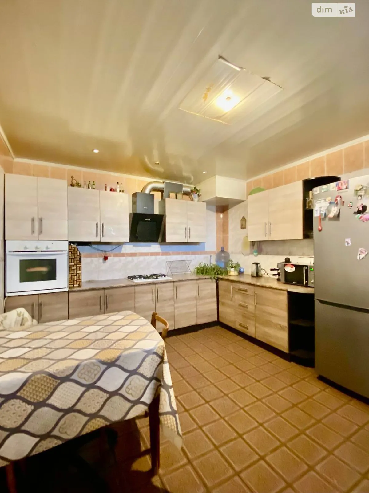 Продается дом на 2 этажа 199.8 кв. м с садом, цена: 46000 $ - фото 1