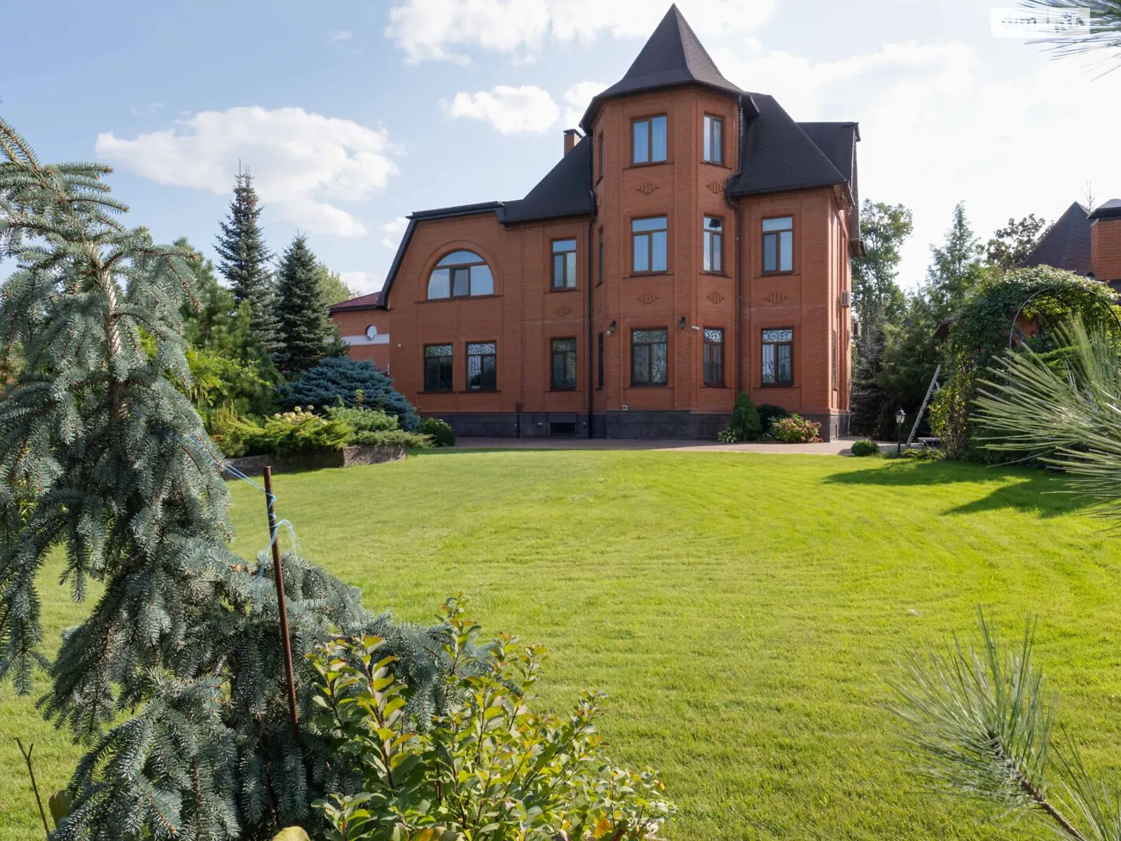 Продається будинок 2 поверховий 1100 кв. м з мансардою, цена: 1250000 $ - фото 1
