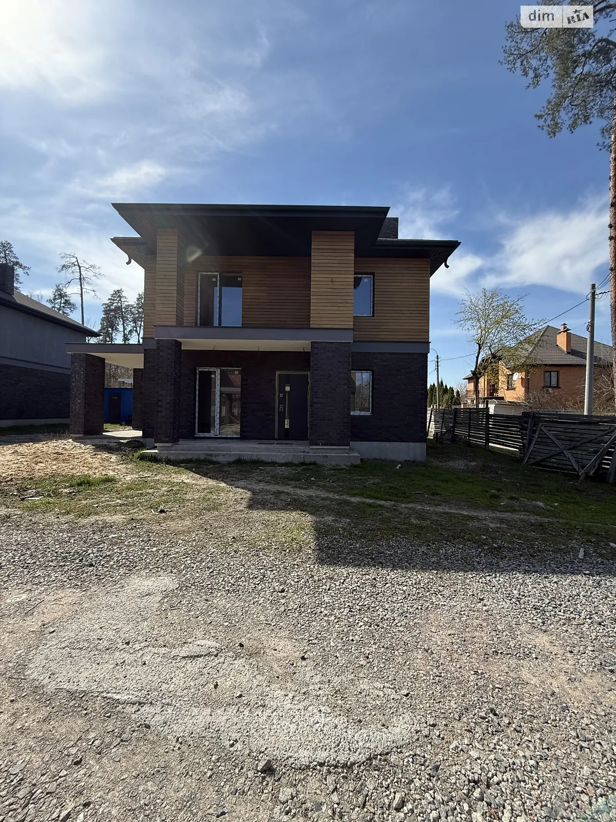 Продается дом на 2 этажа 190 кв. м с балконом, цена: 245000 $ - фото 1