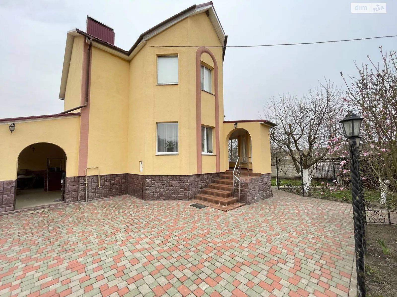 Продается дом на 2 этажа 209 кв. м с мансардой, цена: 280000 $ - фото 1