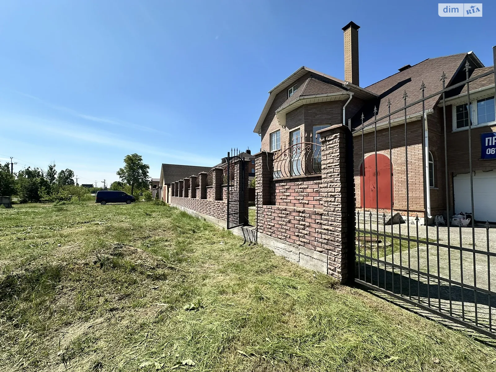 Продается дом на 2 этажа 300 кв. м с участком, цена: 265000 $ - фото 1