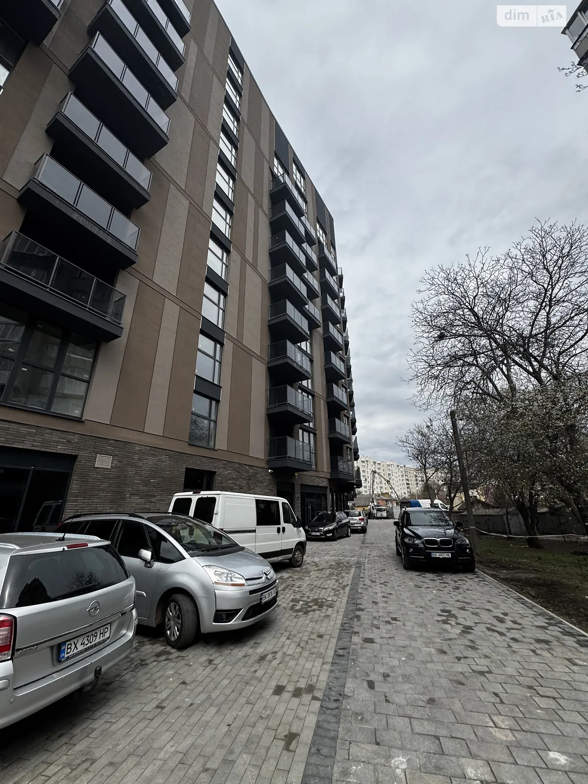 Продается 1-комнатная квартира 39.3 кв. м в Ровно, ул. Вышиванки(Орлова), 2А - фото 1