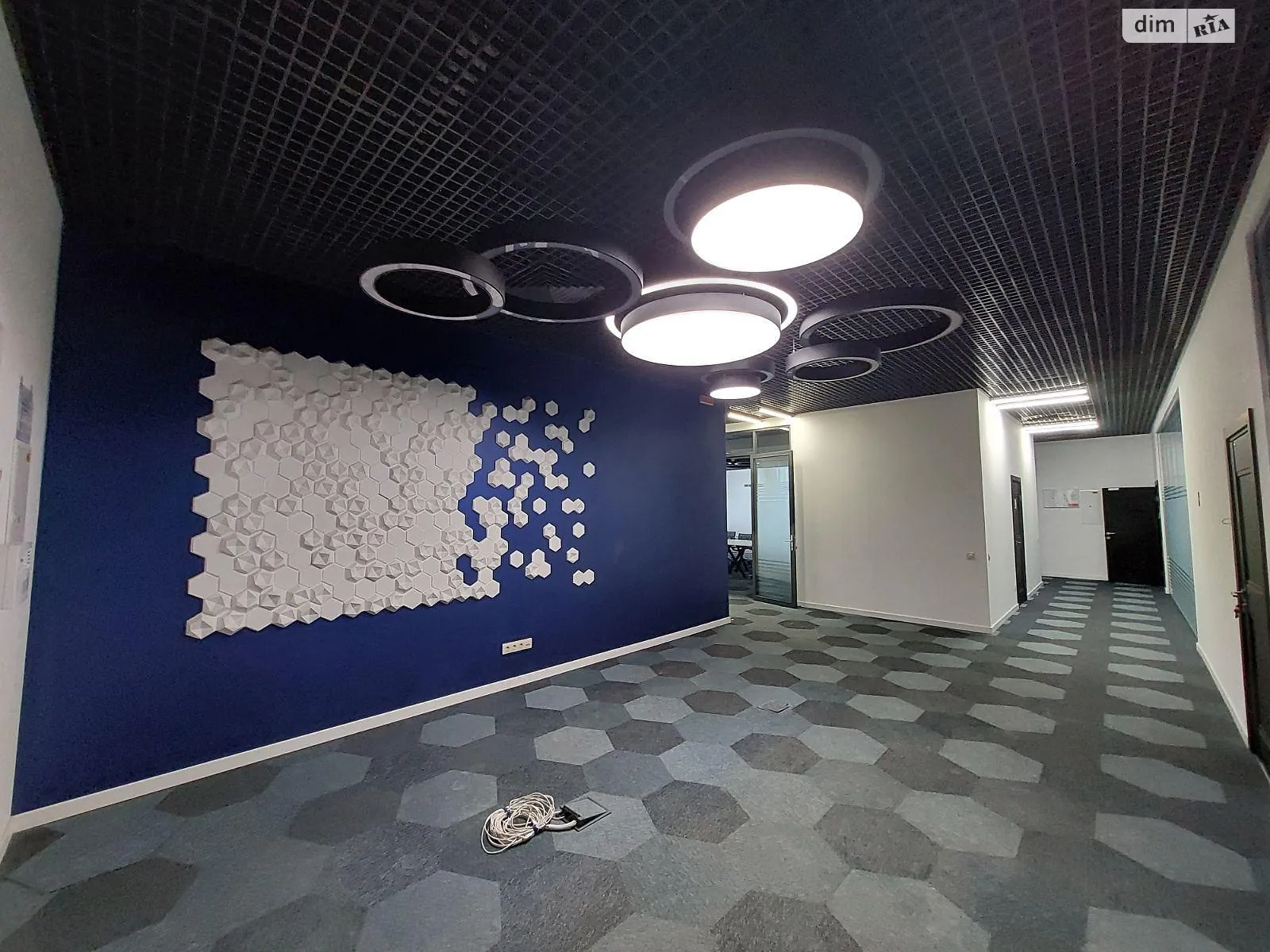 Сдается в аренду офис 1220 кв. м в бизнес-центре, цена: 31400 $ - фото 1