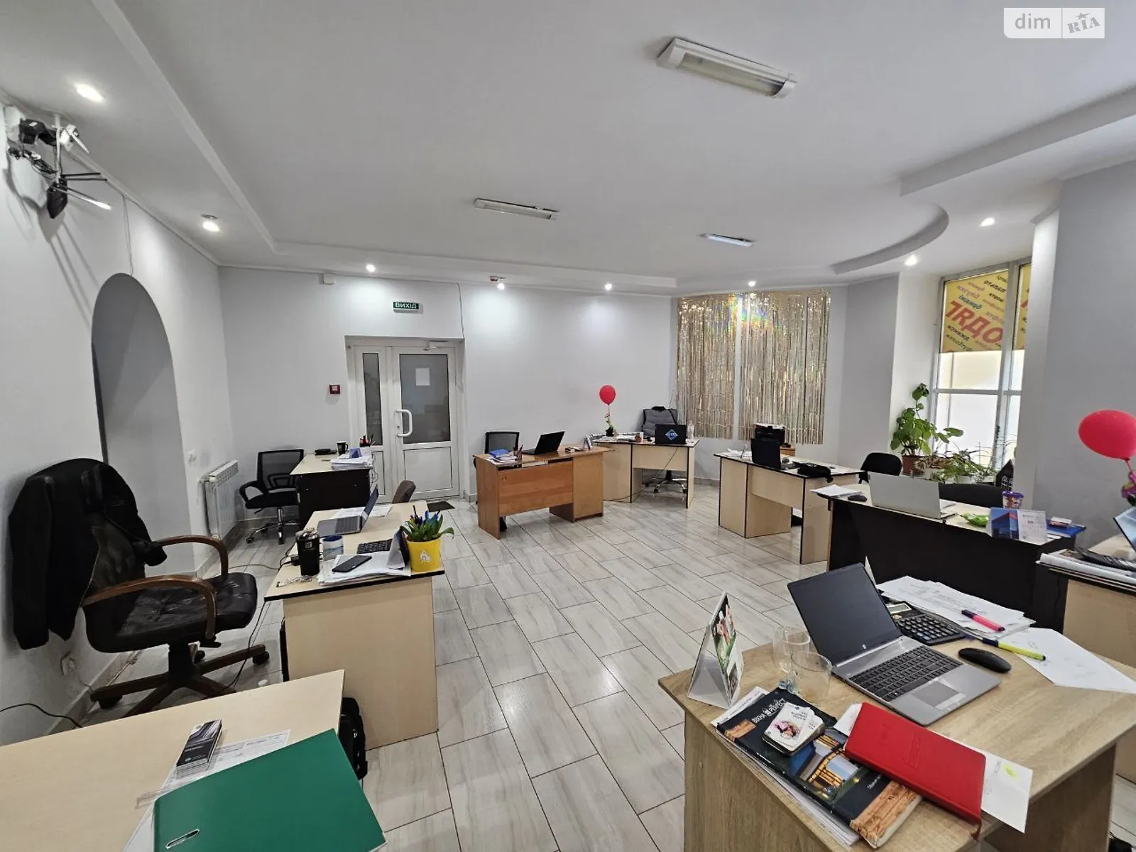Продается офис 64 кв. м в бизнес-центре, цена: 125000 $ - фото 1