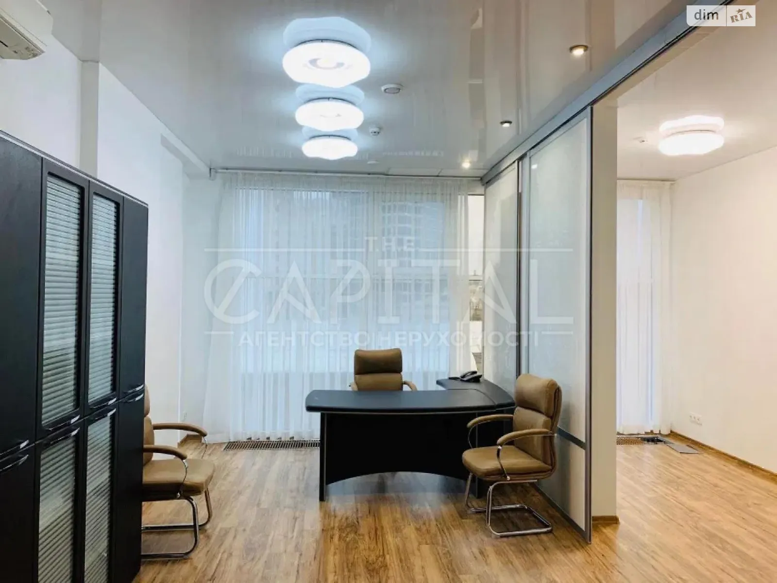 Сдается в аренду офис 250 кв. м в бизнес-центре, цена: 4000 $ - фото 1