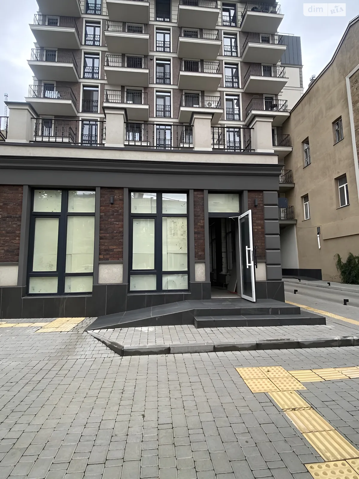 Продається офіс 74 кв. м в бізнес-центрі, цена: 180000 $ - фото 1