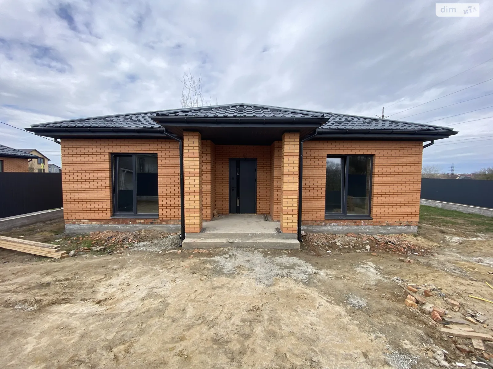 Продається одноповерховий будинок 95 кв. м з бесідкою, цена: 73000 $ - фото 1